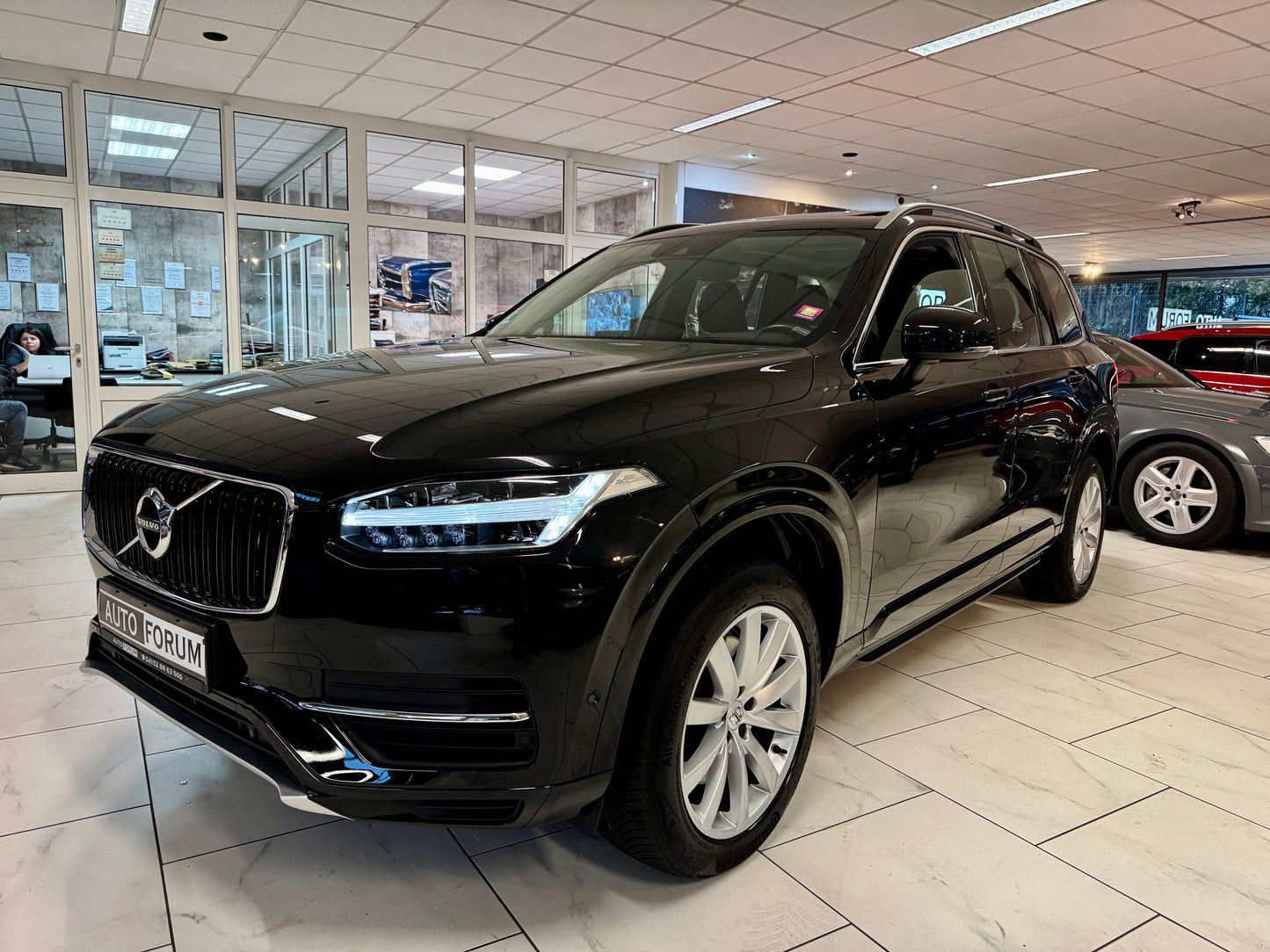 Volvo XC90 2.0 D4 AUT 7-SITZE LEDER PANO NAVI LED SHZ