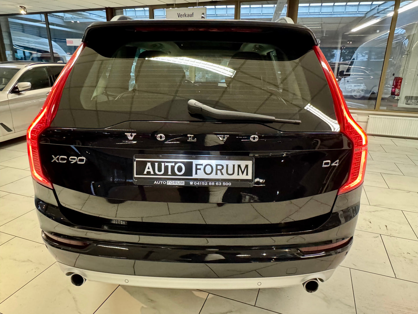 Volvo XC90 2.0 D4 AUT 7-SITZE LEDER PANO NAVI LED SHZ