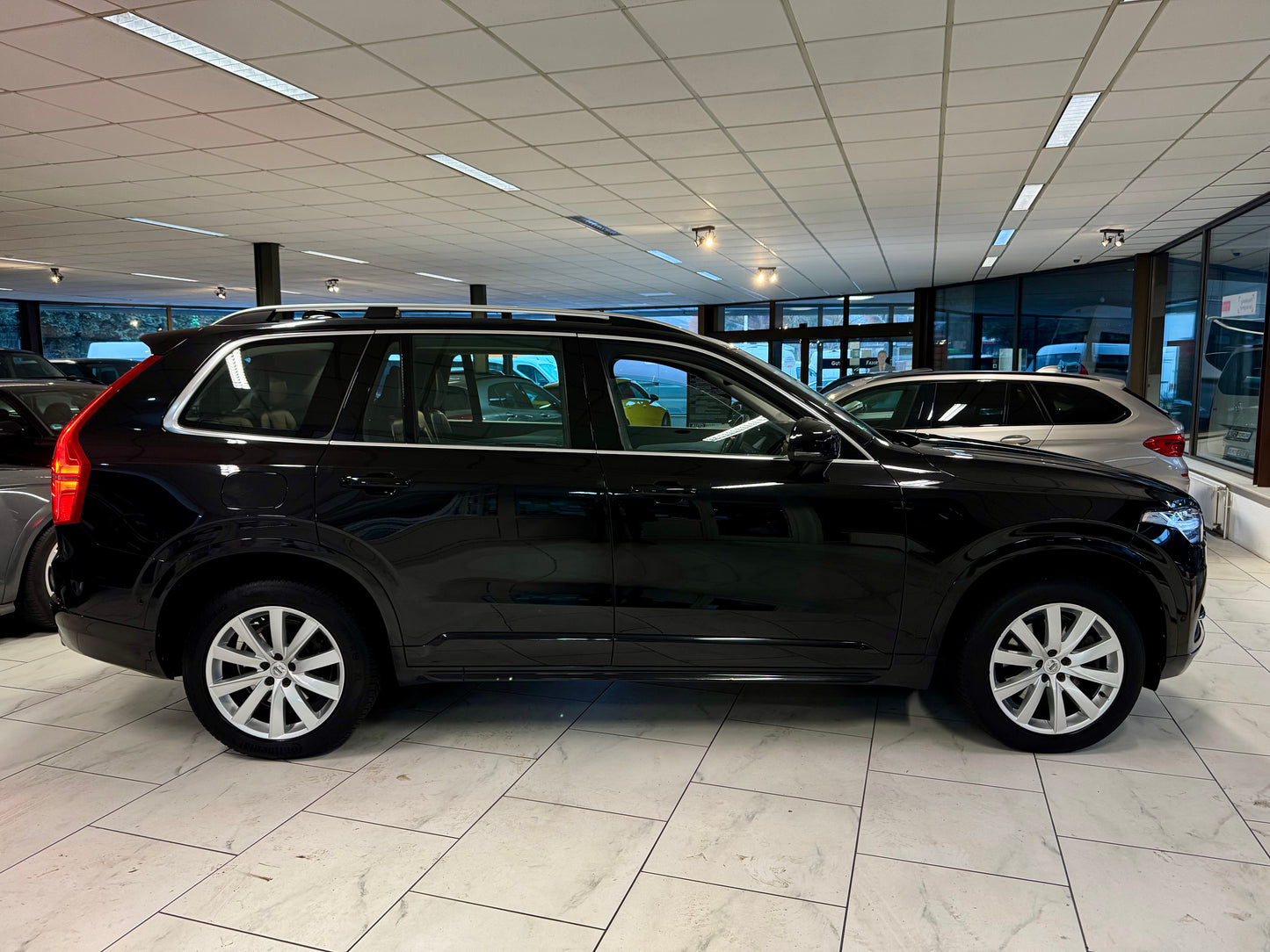 Volvo XC90 2.0 D4 AUT 7-SITZE LEDER PANO NAVI LED SHZ