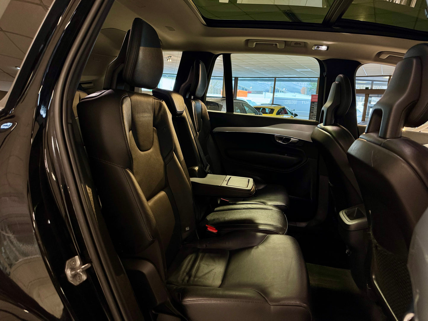 Volvo XC90 2.0 D4 AUT 7-SITZE LEDER PANO NAVI LED SHZ