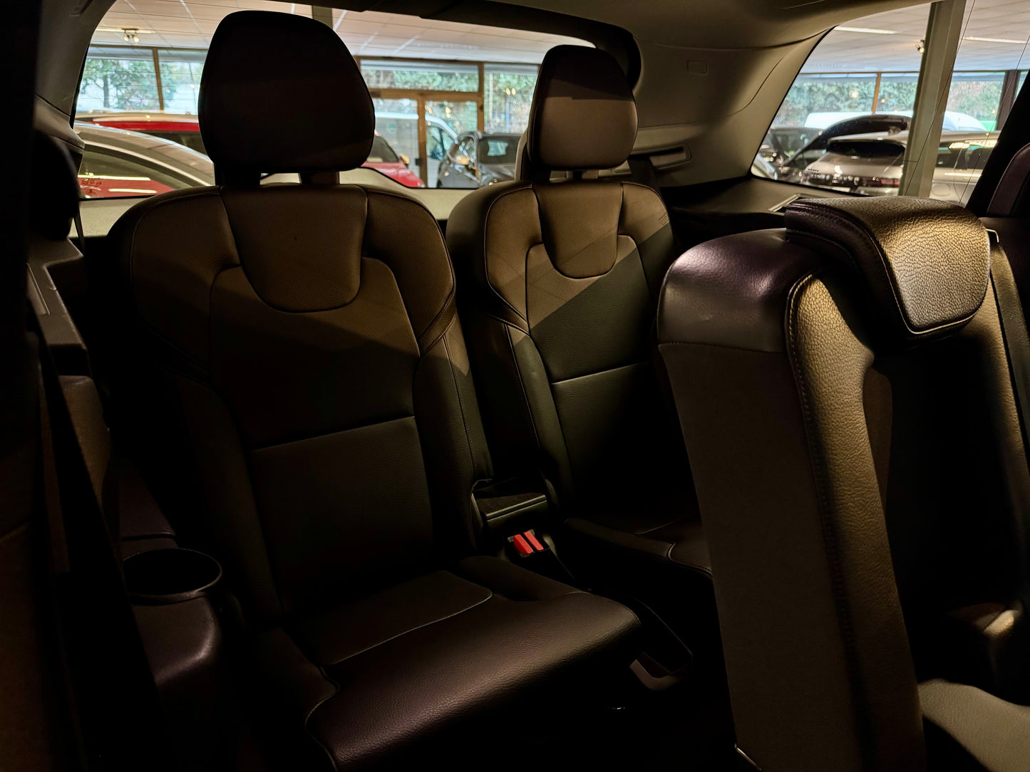 Volvo XC90 2.0 D4 AUT 7-SITZE LEDER PANO NAVI LED SHZ