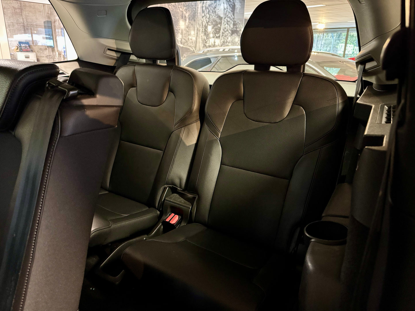 Volvo XC90 2.0 D4 AUT 7-SITZE LEDER PANO NAVI LED SHZ