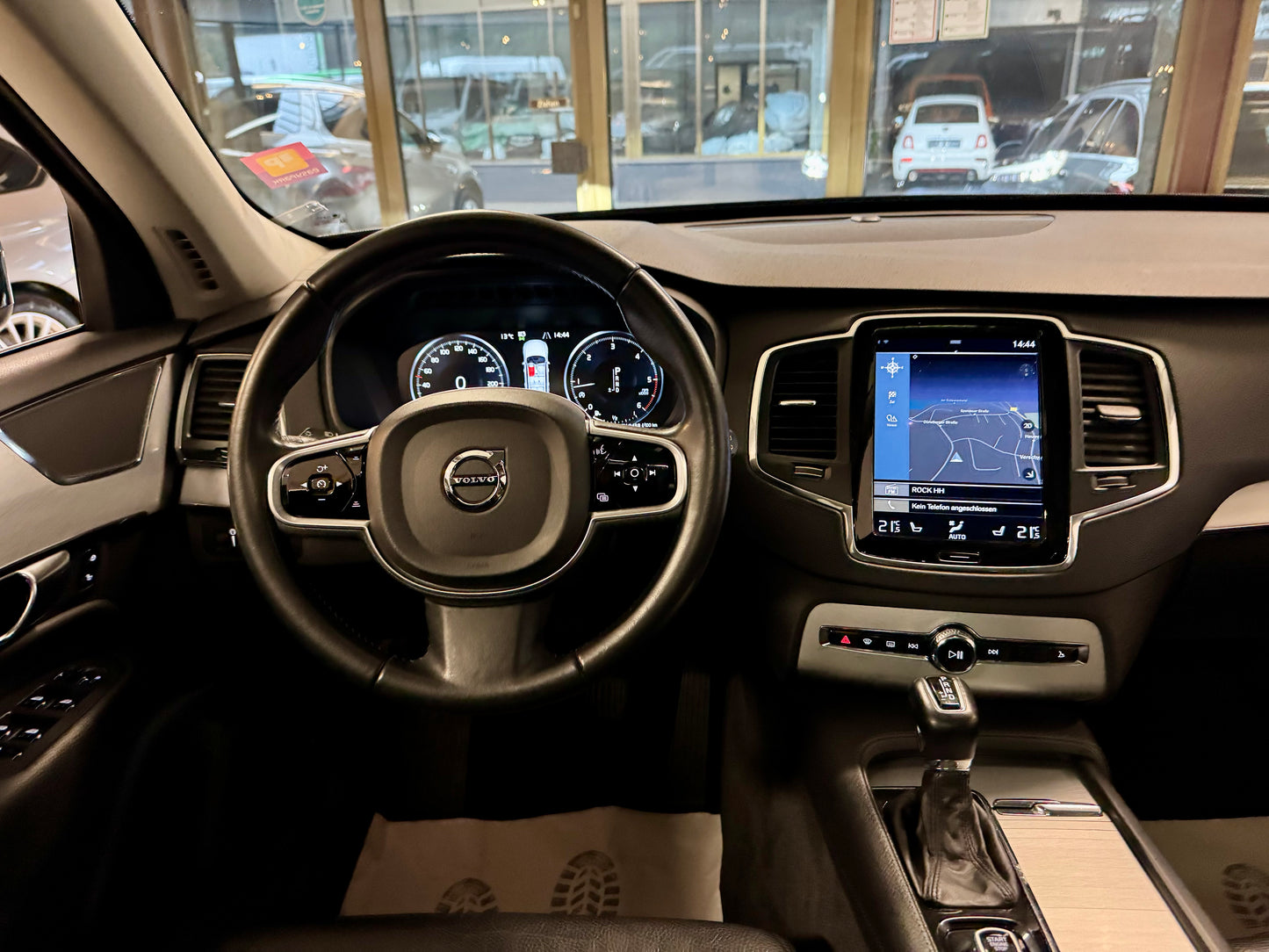 Volvo XC90 2.0 D4 AUT 7-SITZE LEDER PANO NAVI LED SHZ