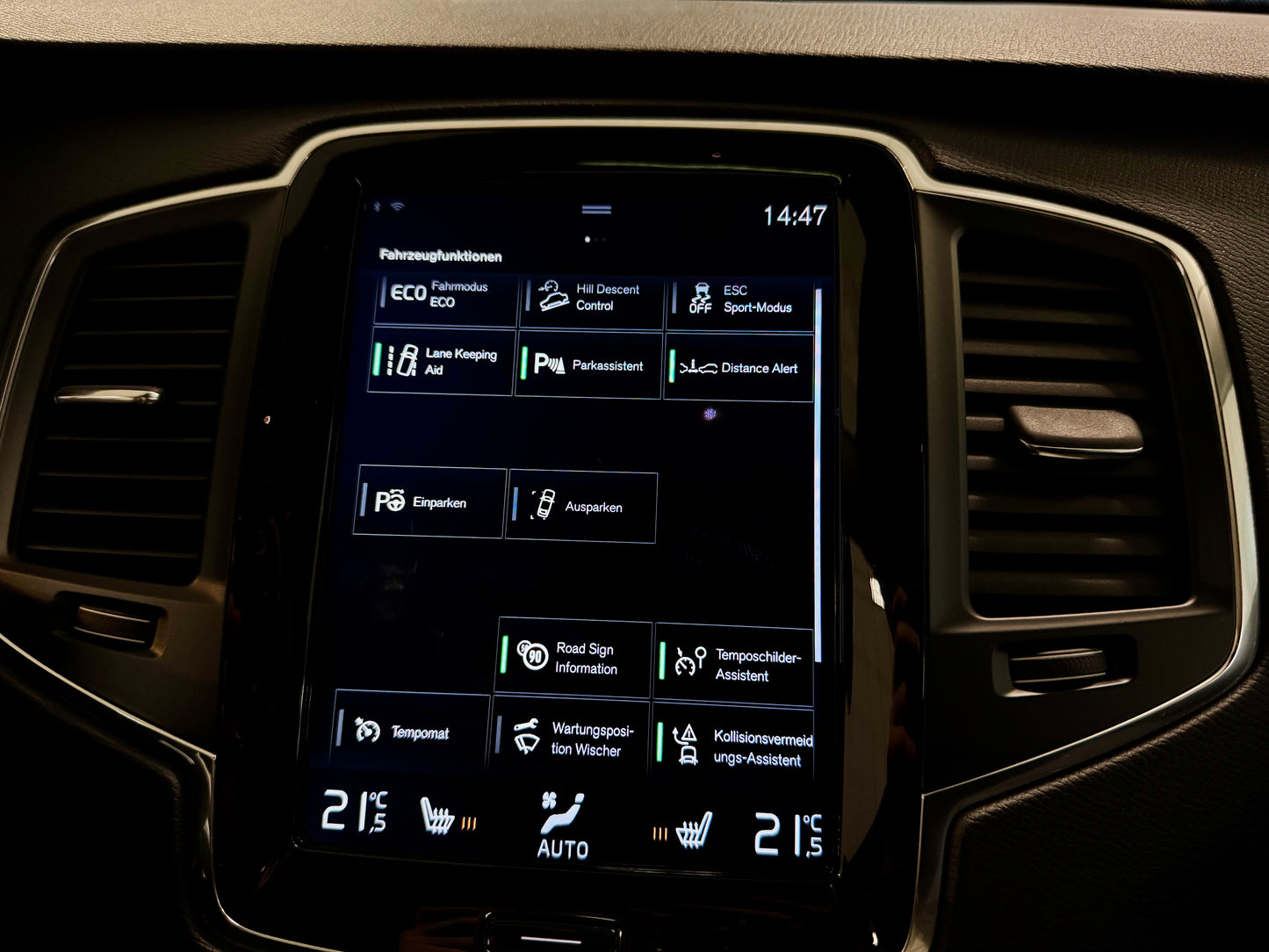 Volvo XC90 2.0 D4 AUT 7-SITZE LEDER PANO NAVI LED SHZ