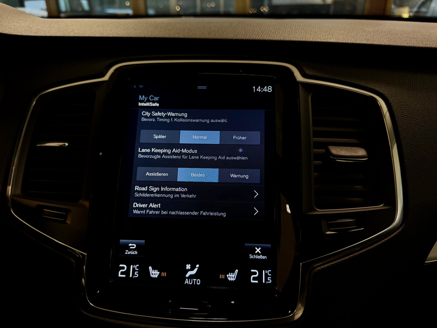 Volvo XC90 2.0 D4 AUT 7-SITZE LEDER PANO NAVI LED SHZ