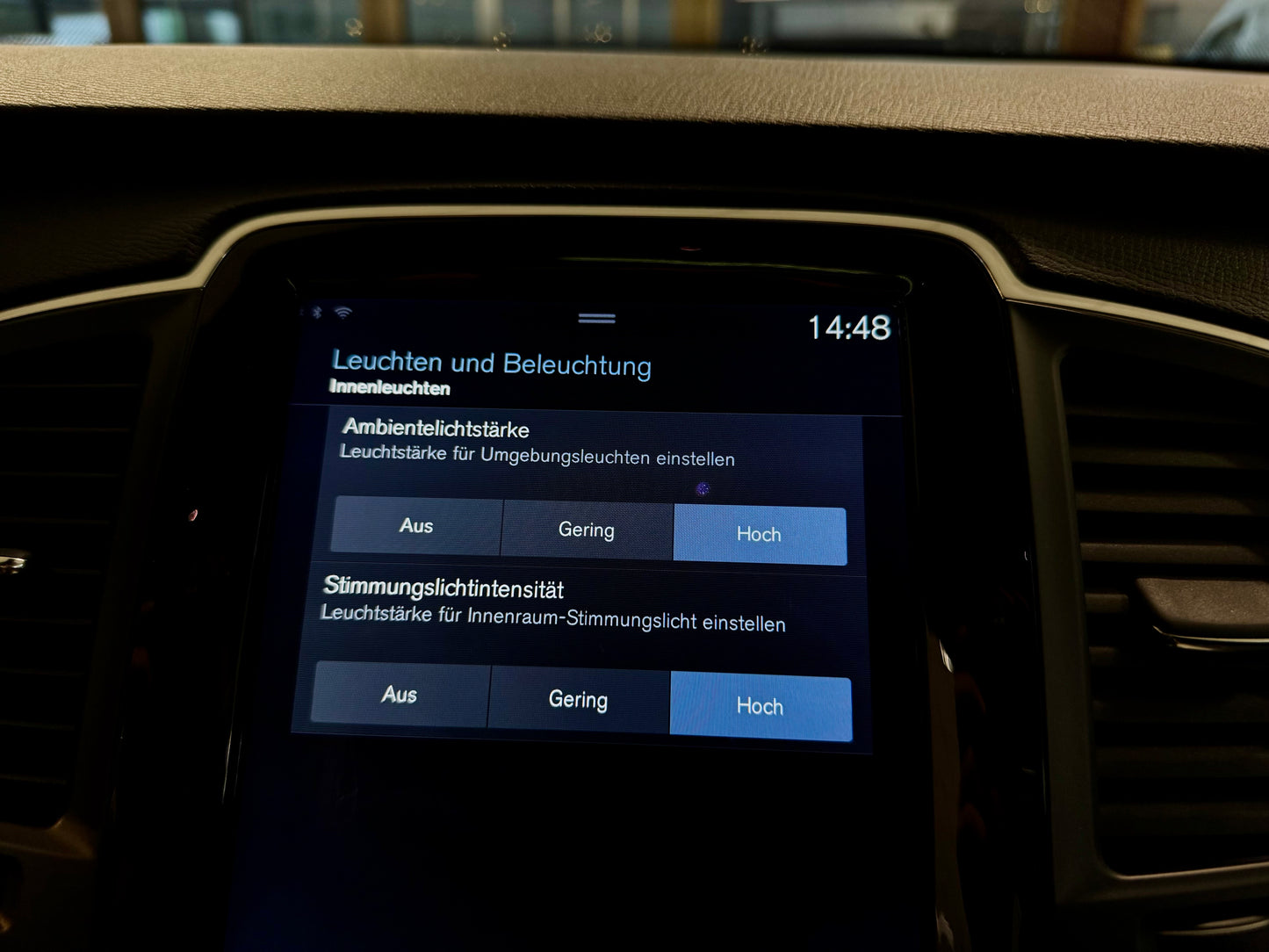 Volvo XC90 2.0 D4 AUT 7-SITZE LEDER PANO NAVI LED SHZ