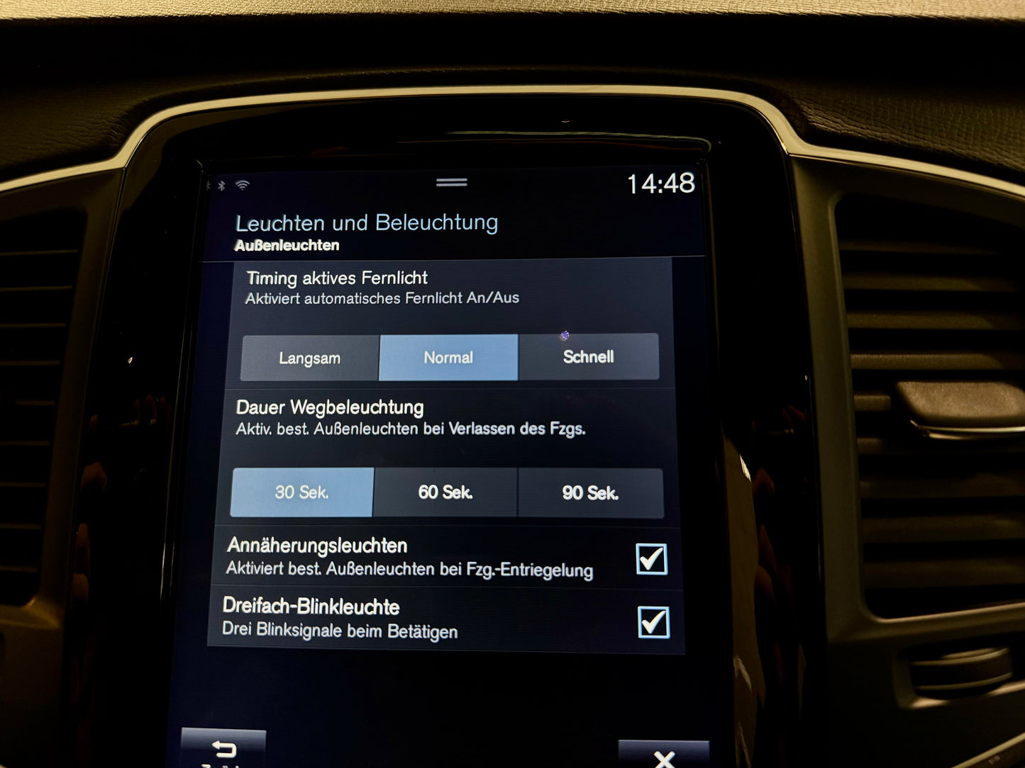 Volvo XC90 2.0 D4 AUT 7-SITZE LEDER PANO NAVI LED SHZ