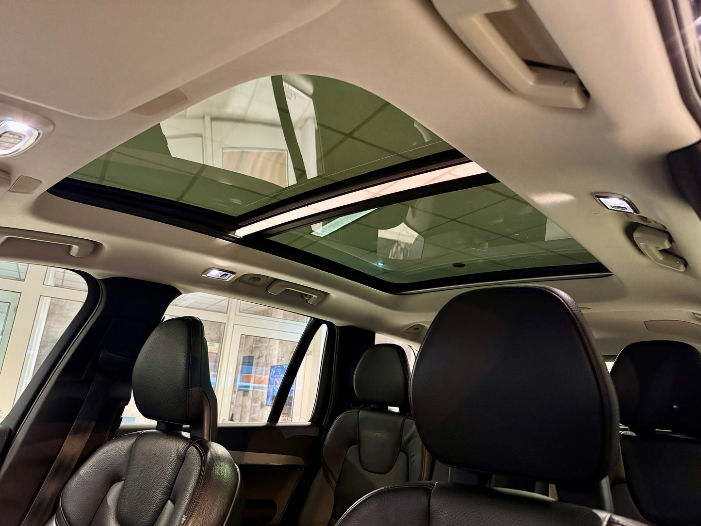 Volvo XC90 2.0 D4 AUT 7-SITZE LEDER PANO NAVI LED SHZ