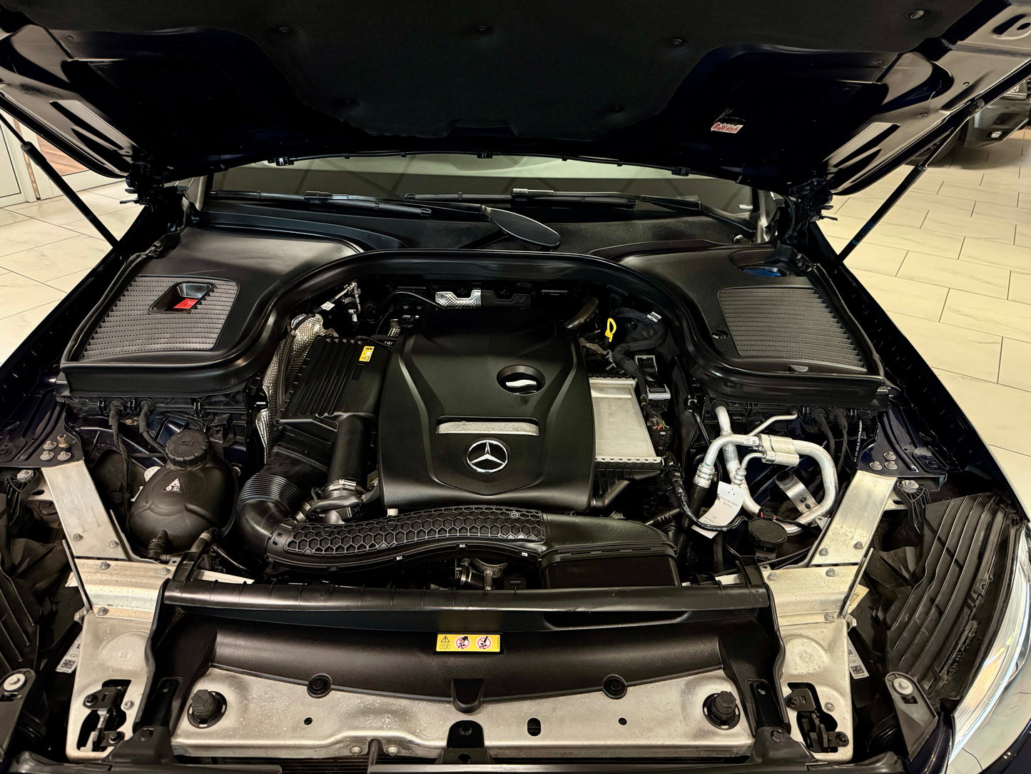 Mercedes-Benz GLC 250 4M COUPE AMG-LINE LEDER NAVI CAM LED SHZ