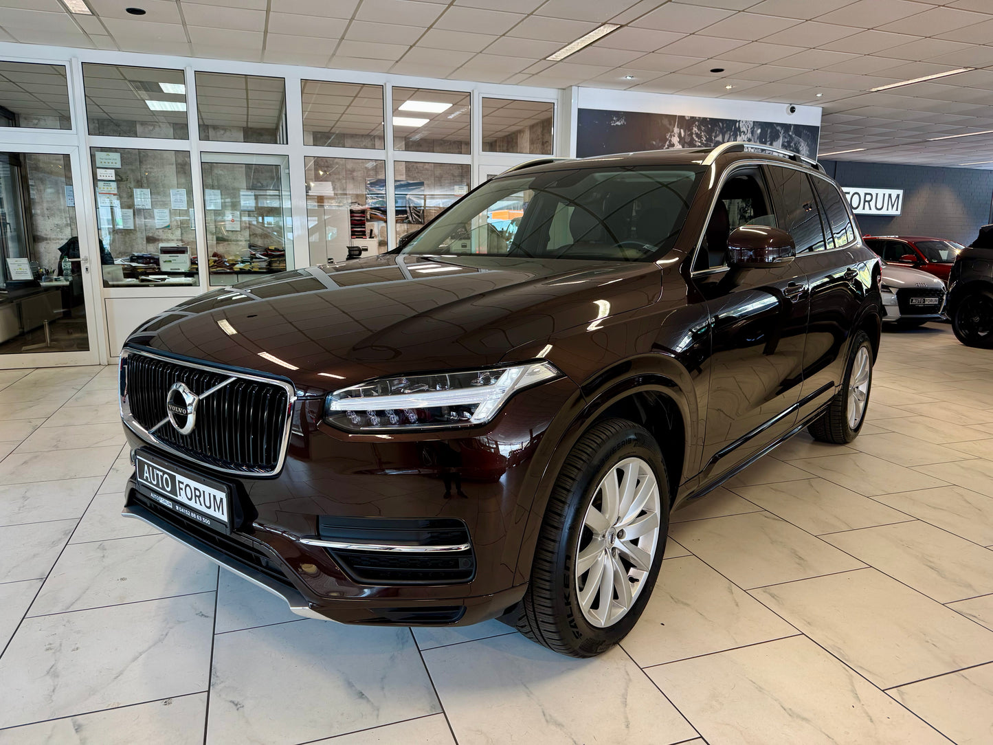 Volvo XC90 2.0 D5 AWD LEDER NAVI AHK STANDHZG CAM PDC