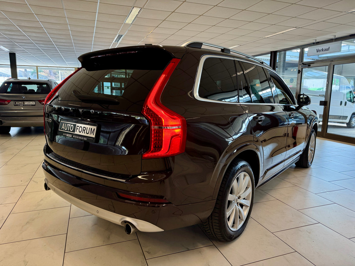 Volvo XC90 2.0 D5 AWD LEDER NAVI AHK STANDHZG CAM PDC