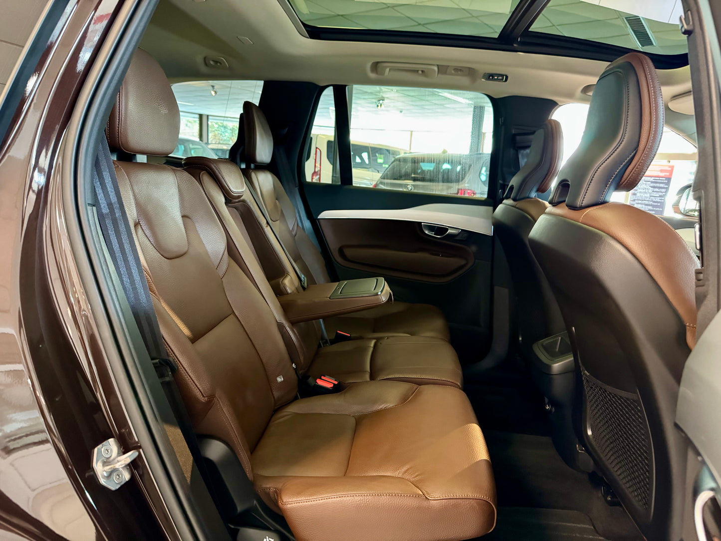 Volvo XC90 2.0 D5 AWD LEDER NAVI AHK STANDHZG CAM PDC