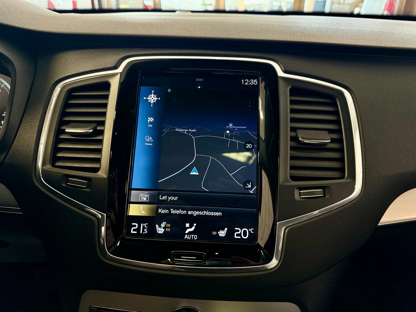 Volvo XC90 2.0 D5 AWD LEDER NAVI AHK STANDHZG CAM PDC