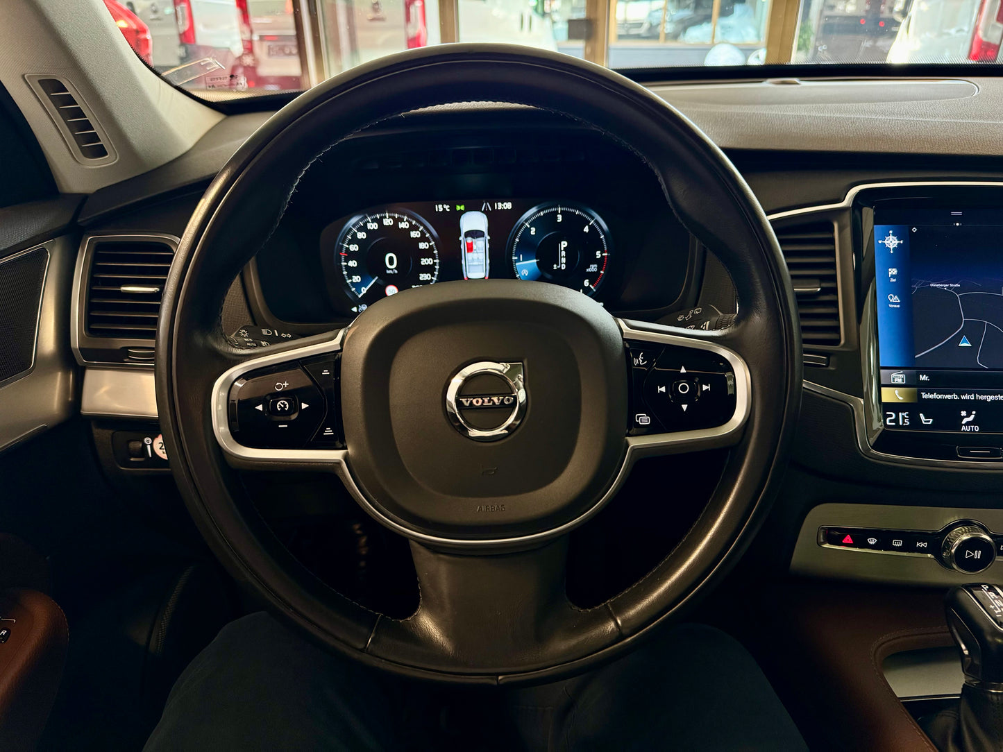 Volvo XC90 2.0 D5 AWD LEDER NAVI AHK STANDHZG CAM PDC