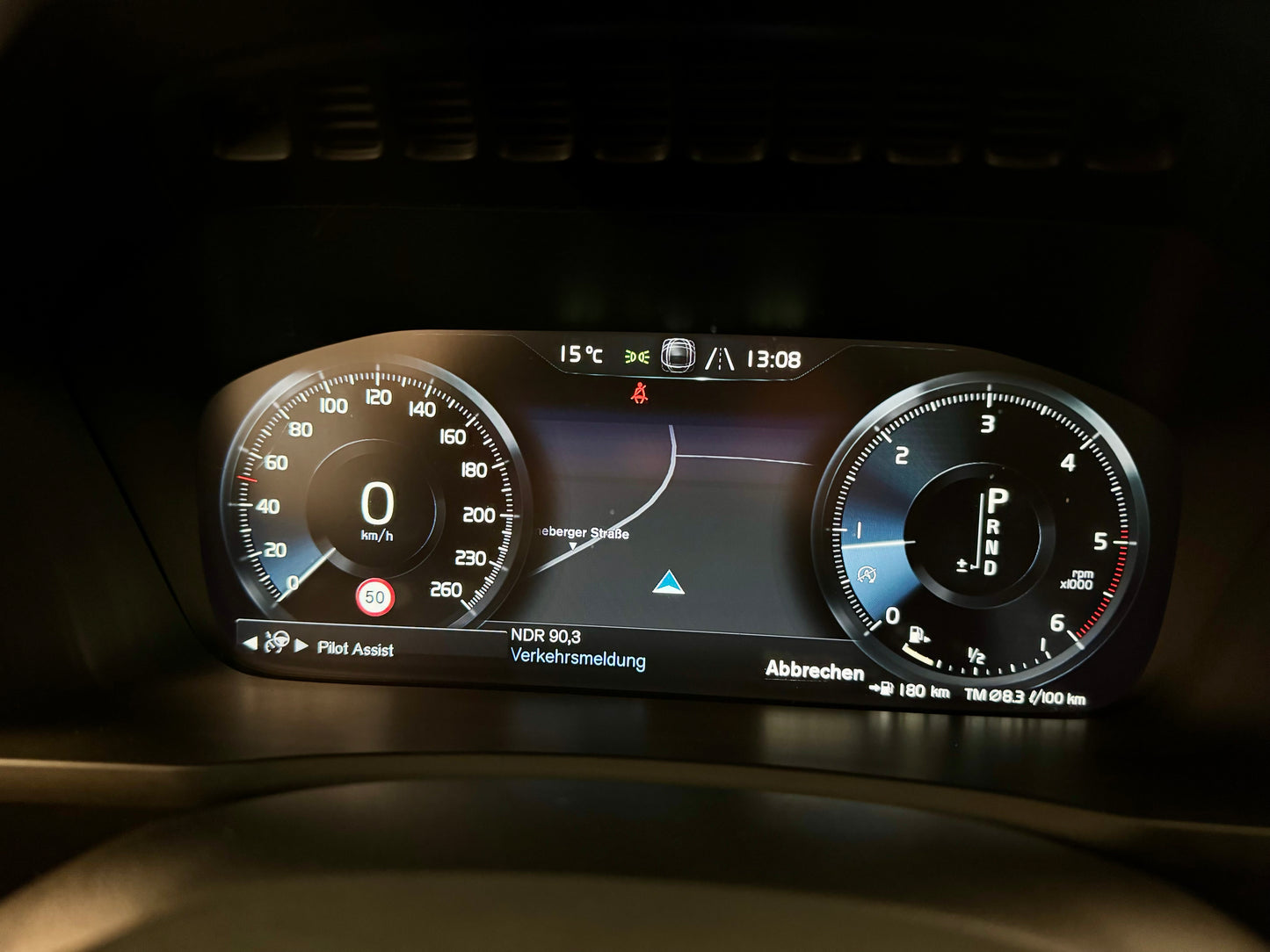 Volvo XC90 2.0 D5 AWD LEDER NAVI AHK STANDHZG CAM PDC