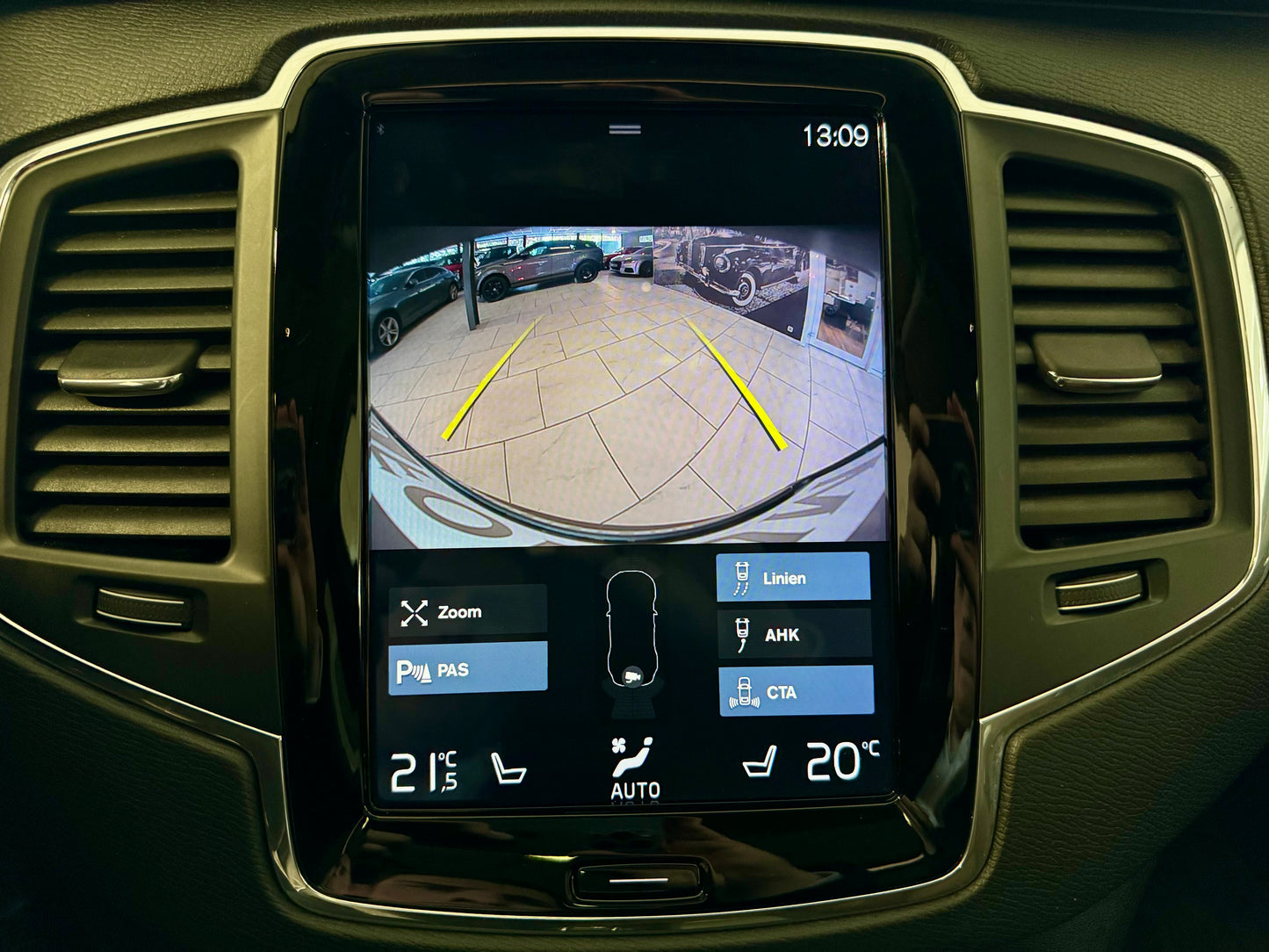 Volvo XC90 2.0 D5 AWD LEDER NAVI AHK STANDHZG CAM PDC