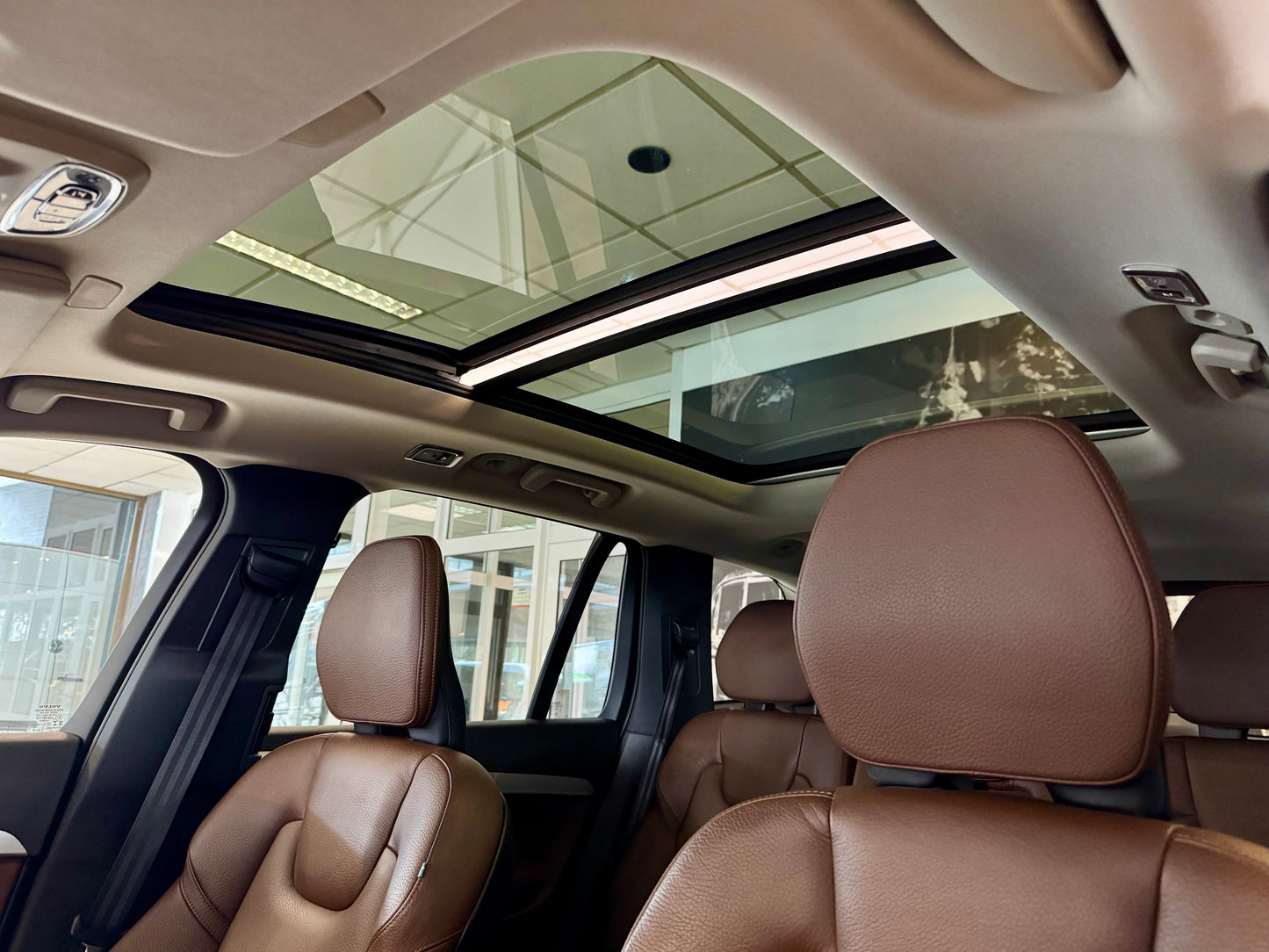 Volvo XC90 2.0 D5 AWD LEDER NAVI AHK STANDHZG CAM PDC