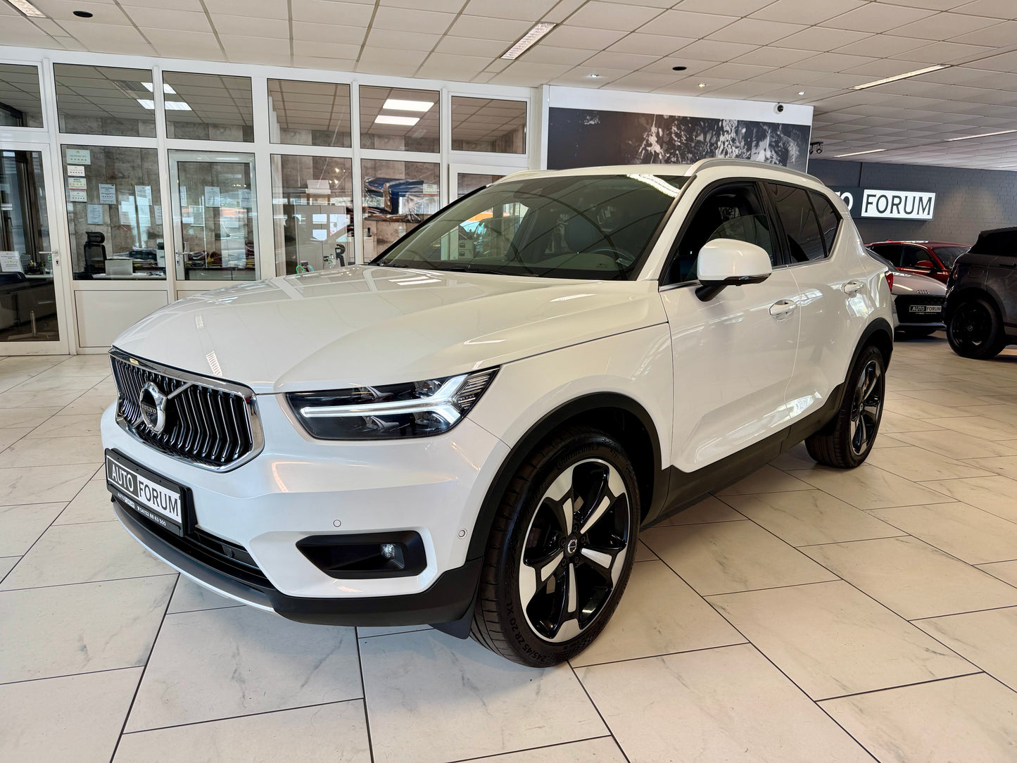 Volvo XC40 2.0 D4 AWD INSCRIPTION LEDER 360CAM AHK NAV