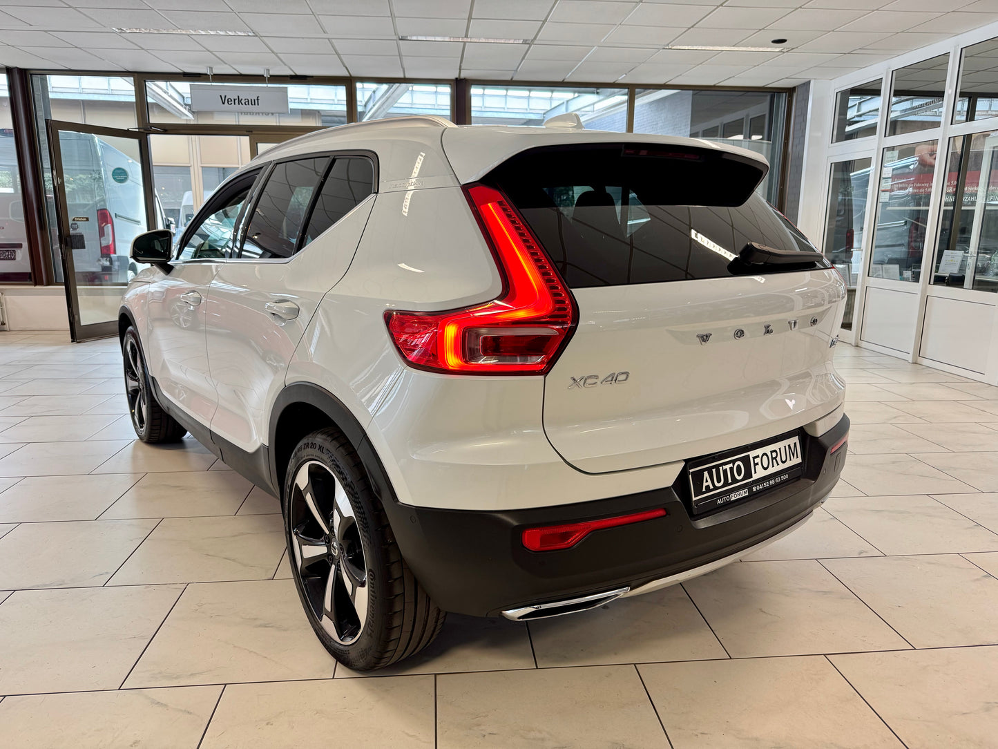 Volvo XC40 2.0 D4 AWD INSCRIPTION LEDER 360CAM AHK NAV