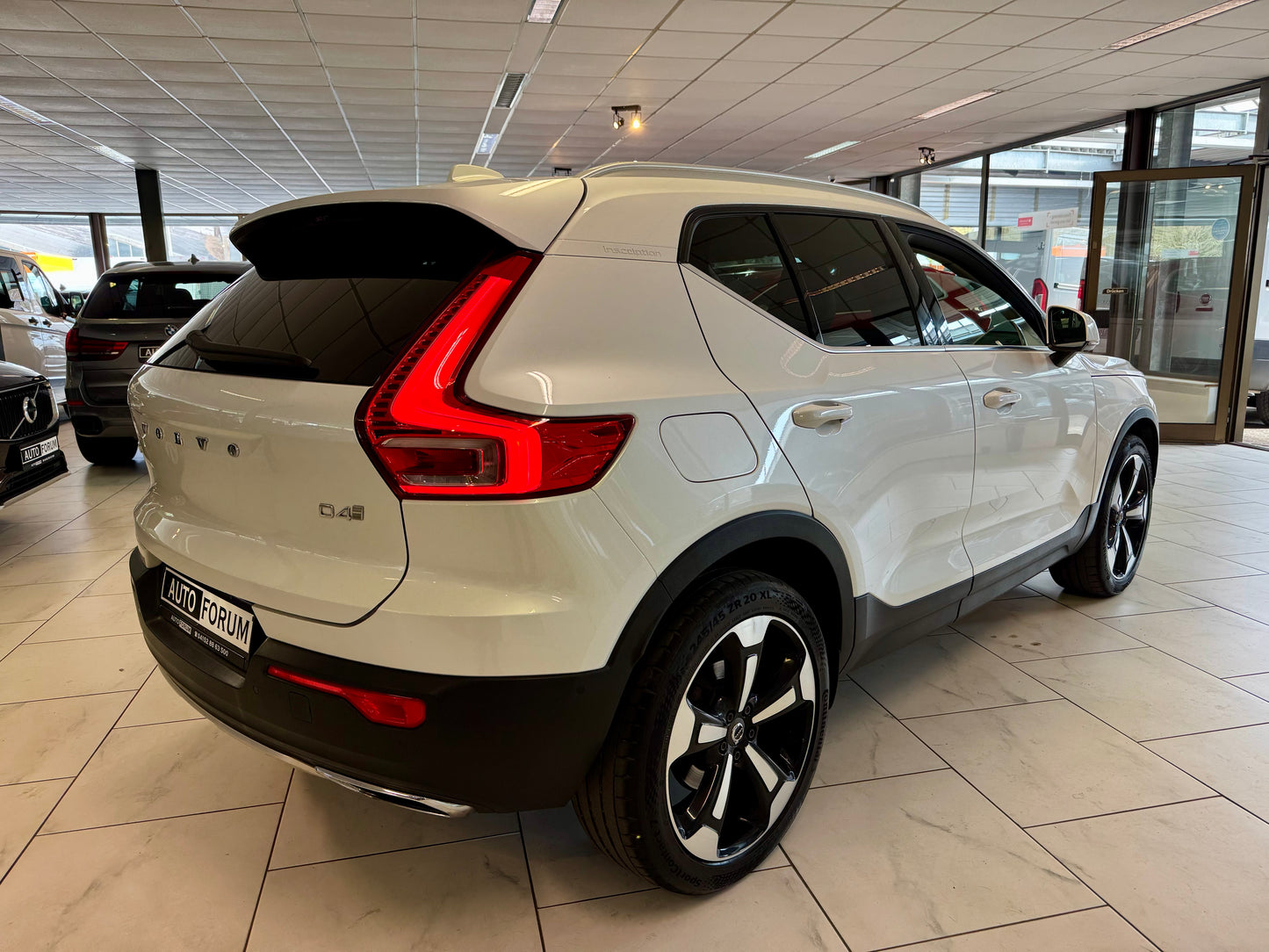 Volvo XC40 2.0 D4 AWD INSCRIPTION LEDER 360CAM AHK NAV