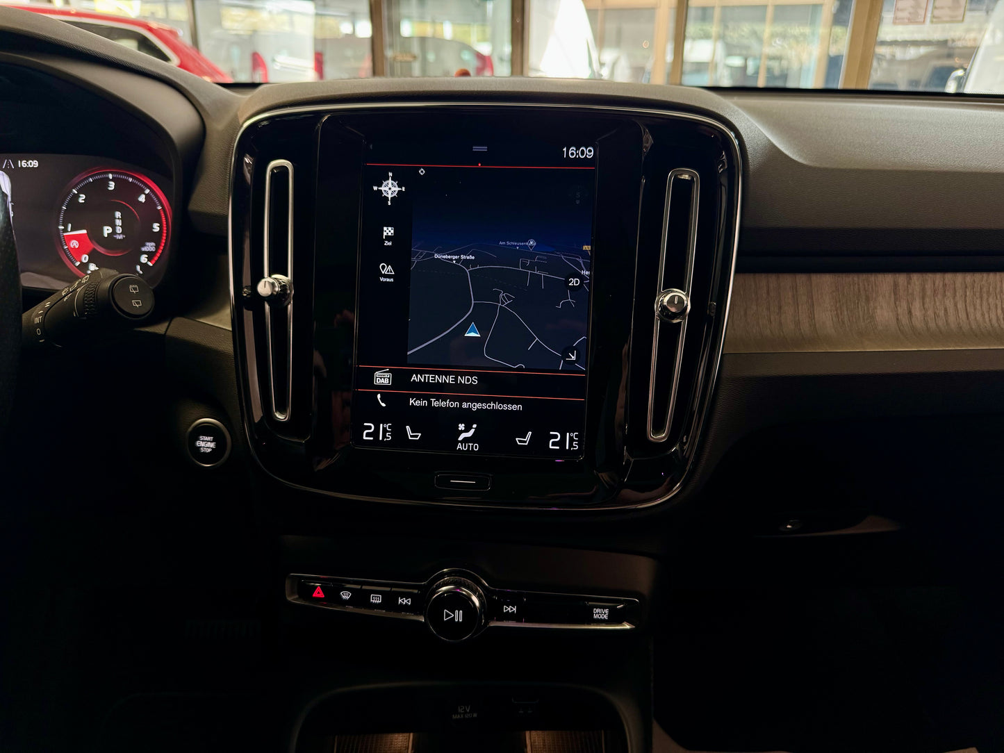 Volvo XC40 2.0 D4 AWD INSCRIPTION LEDER 360CAM AHK NAV