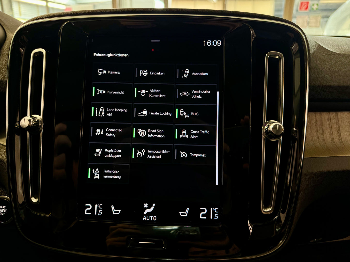 Volvo XC40 2.0 D4 AWD INSCRIPTION LEDER 360CAM AHK NAV