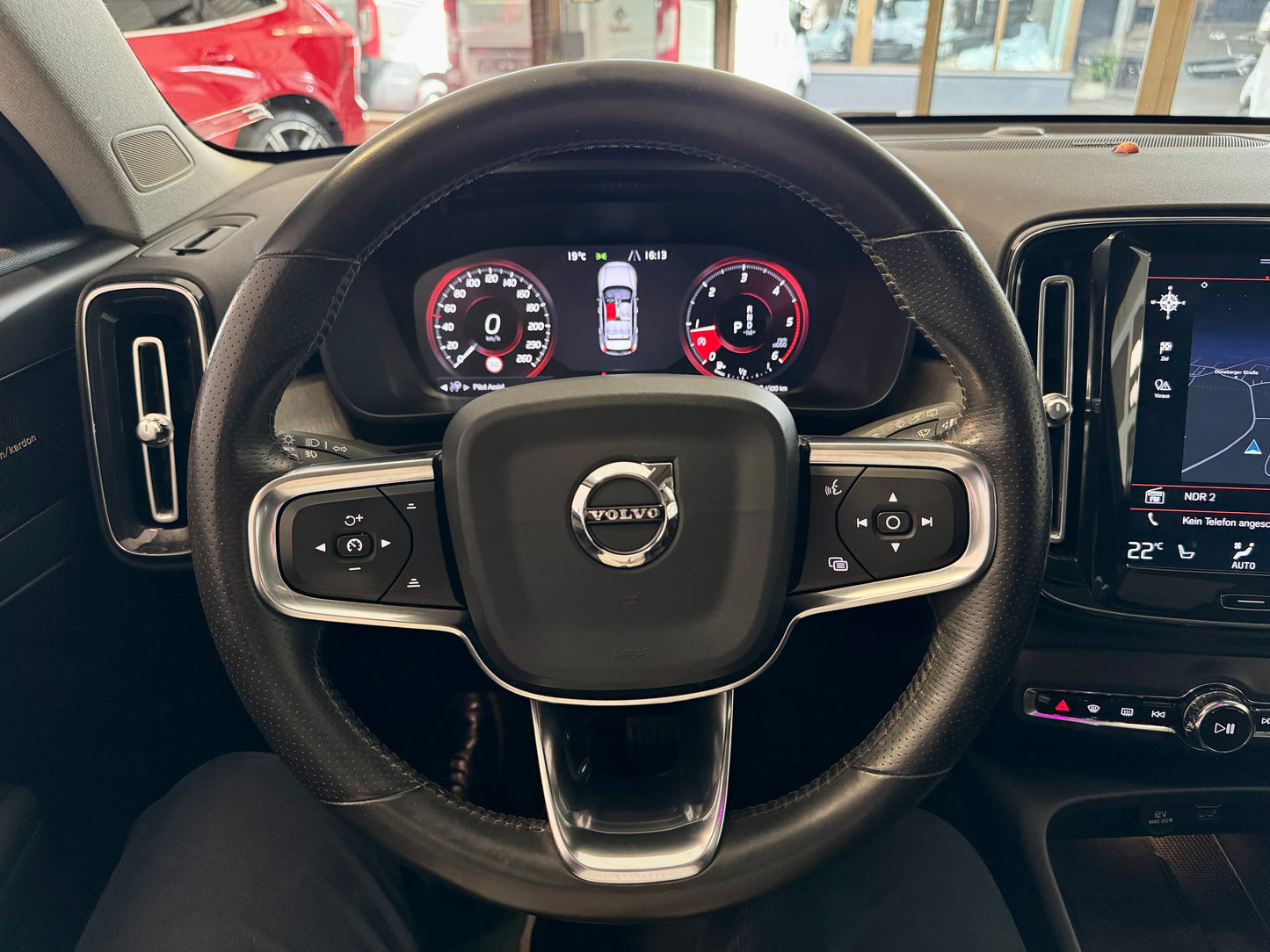 Volvo XC40 2.0 D4 AWD INSCRIPTION LEDER 360CAM AHK NAV