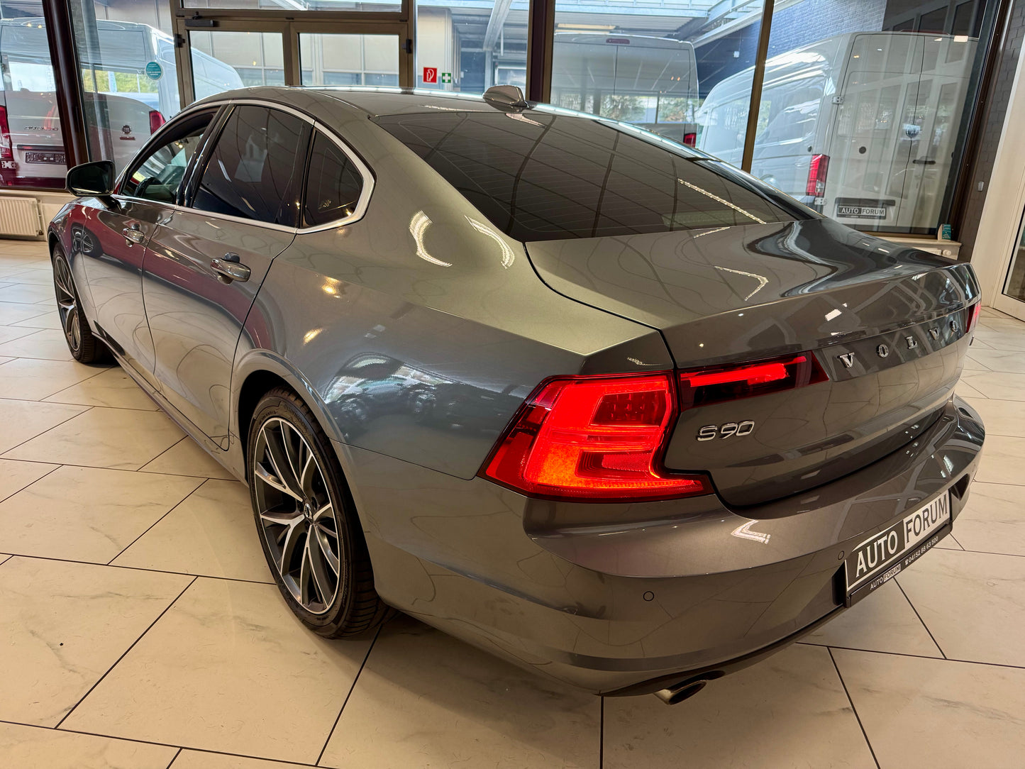 Volvo S90 T4 AUT LEDER NAVI LED H/K PDC CAM SHZ MEMORY