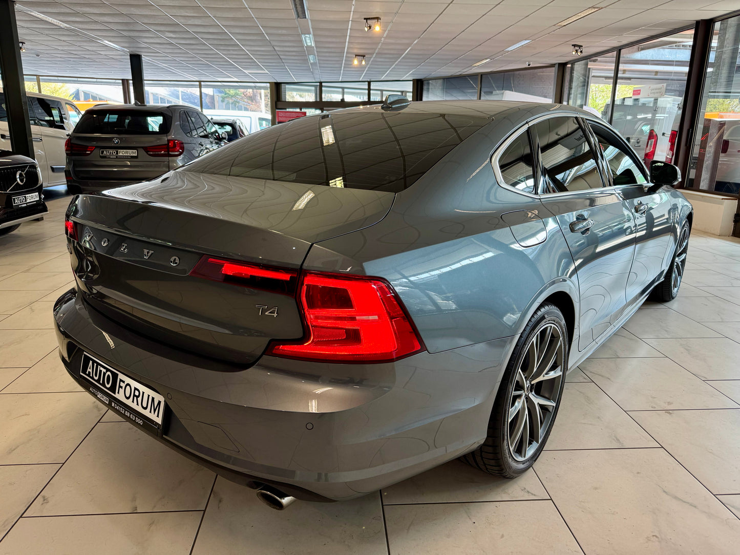 Volvo S90 T4 AUT LEDER NAVI LED H/K PDC CAM SHZ MEMORY