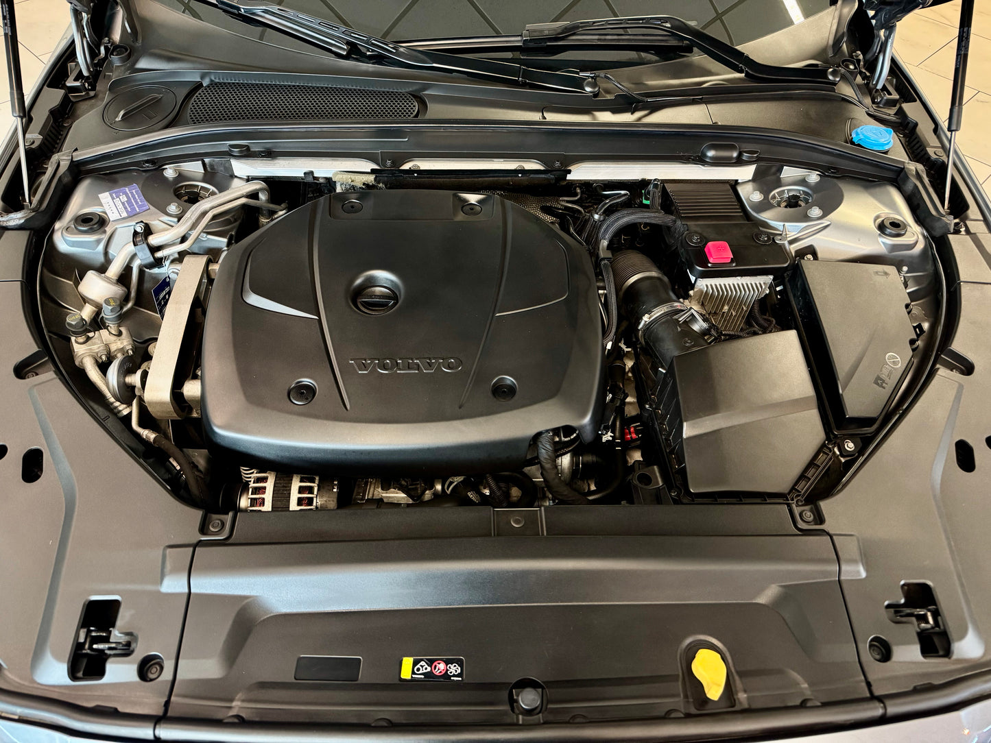 Volvo S90 T4 AUT LEDER NAVI LED H/K PDC CAM SHZ MEMORY