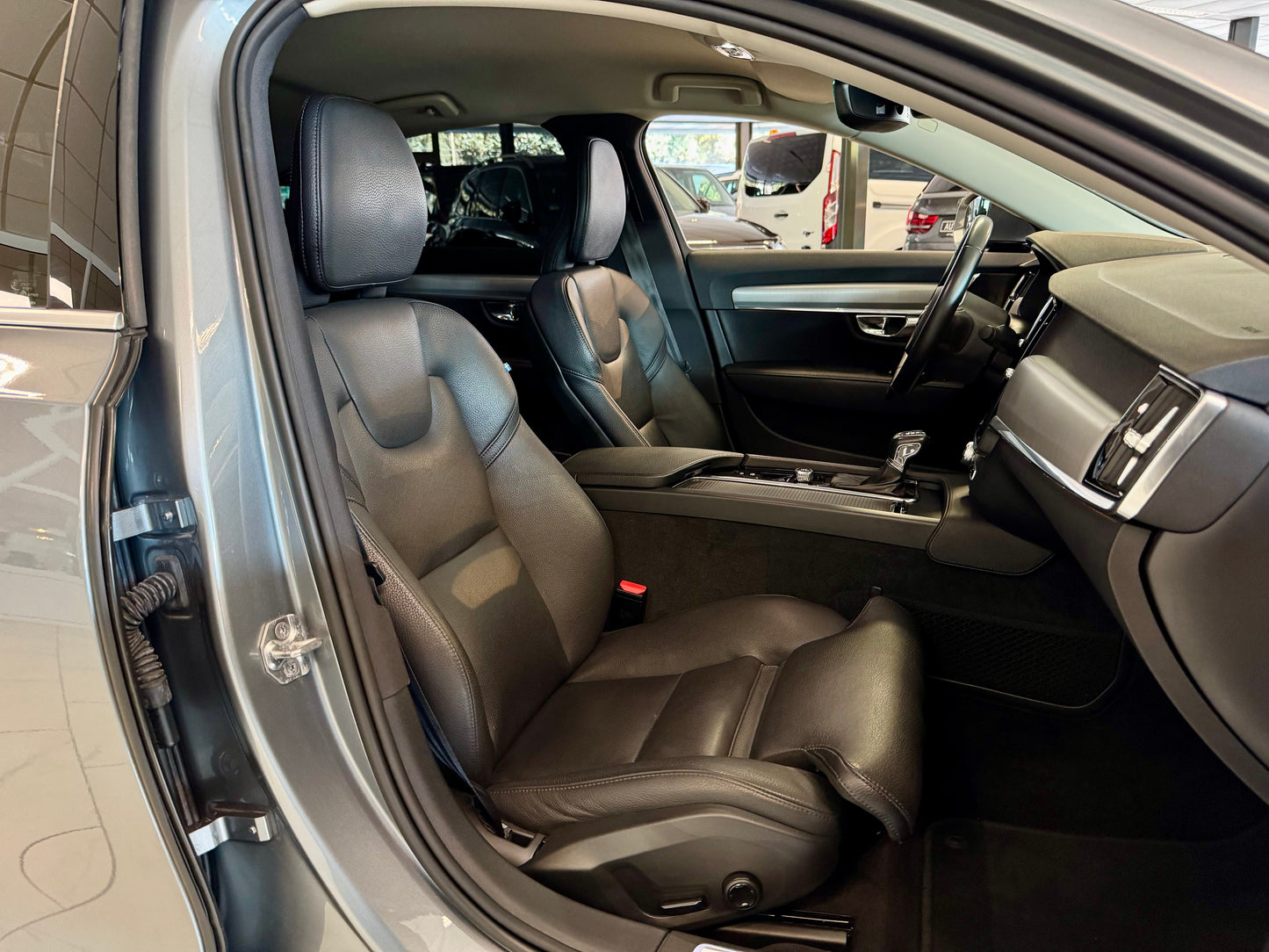 Volvo S90 T4 AUT LEDER NAVI LED H/K PDC CAM SHZ MEMORY