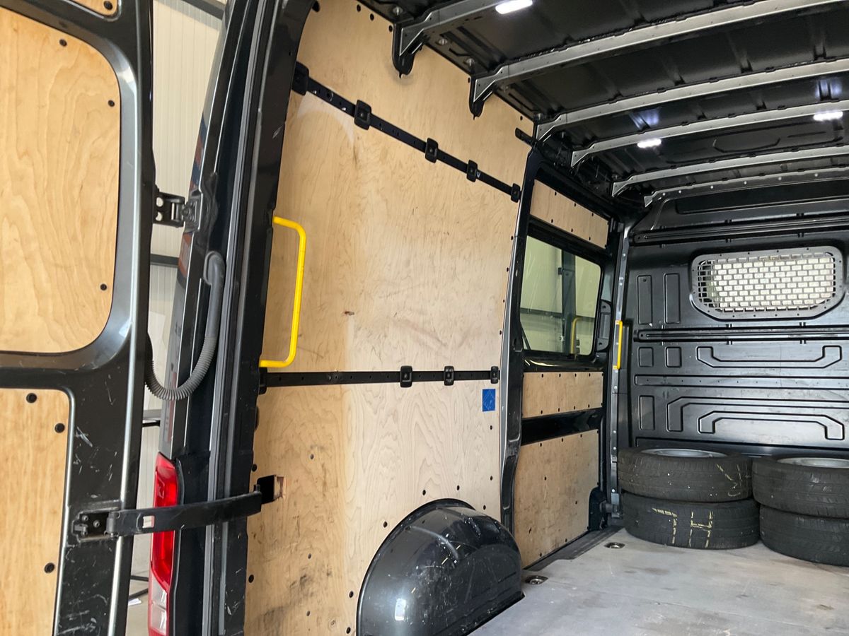Volkswagen Crafter 2.0 TDI L3H3 NAVI AHK KLIMA SHZ CAM 3,5t