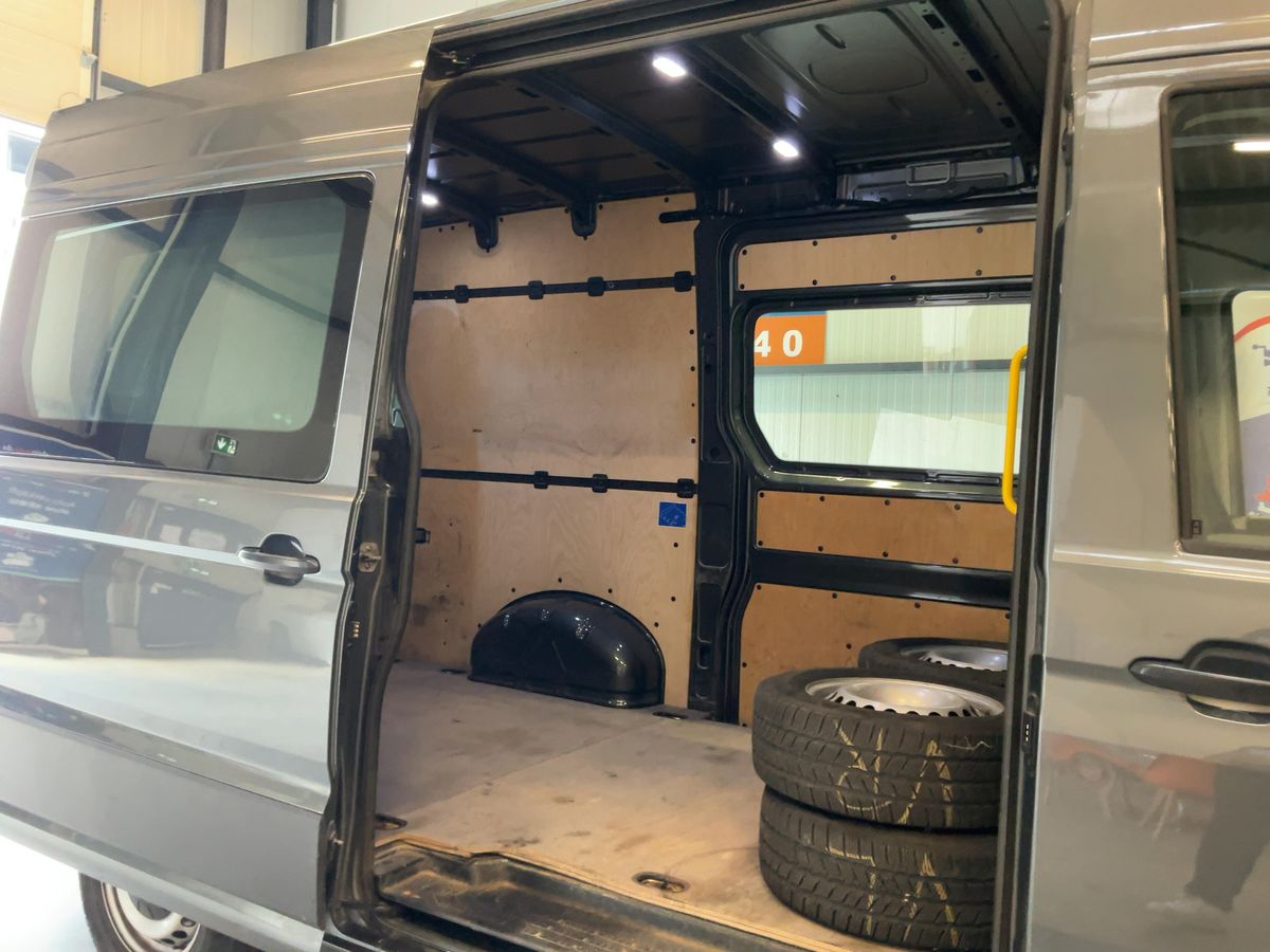 Volkswagen Crafter 2.0 TDI L3H3 NAVI AHK KLIMA SHZ CAM 3,5t
