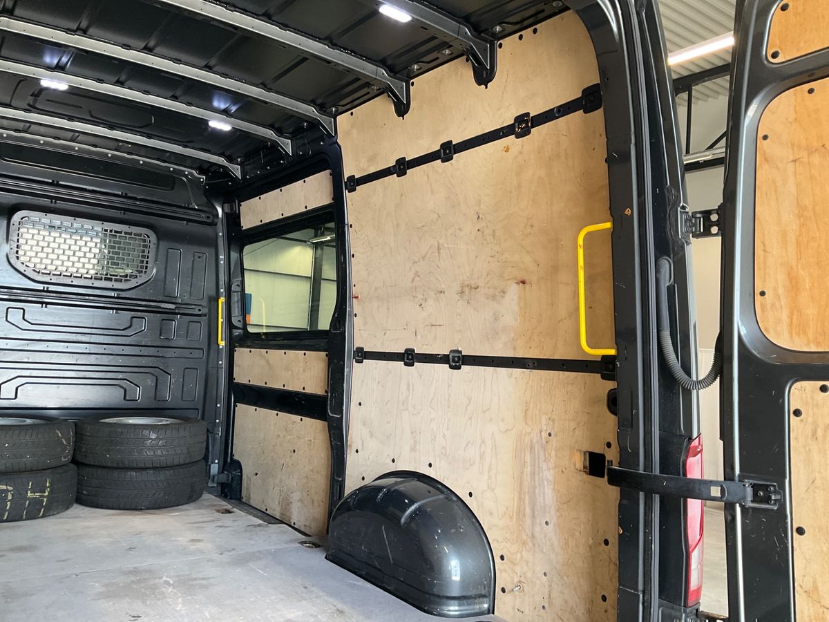 Volkswagen Crafter 2.0 TDI L3H3 NAVI AHK KLIMA SHZ CAM 3,5t
