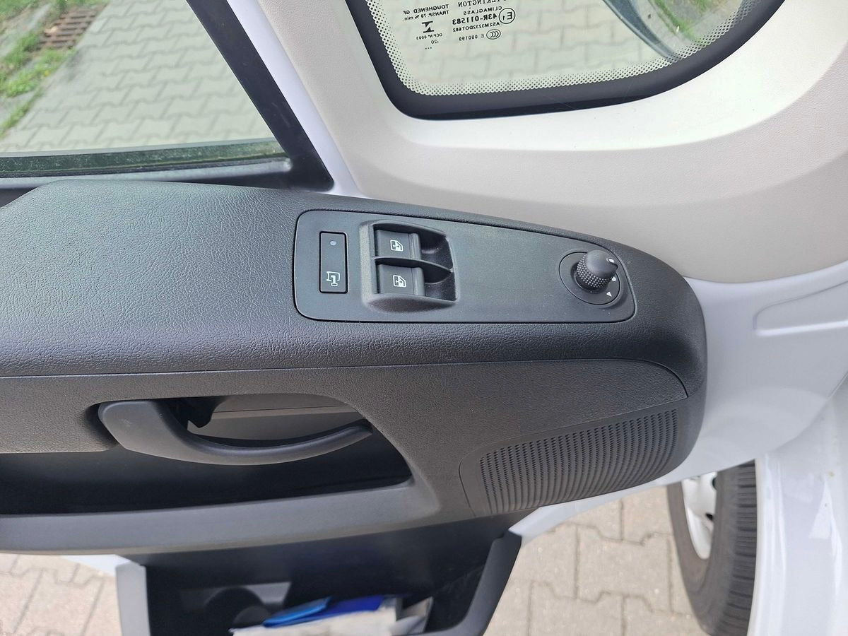 Fiat Ducato 2.3 D L2H2 3,3t KLIMA 3-SITZE PDC VERKLEIDET