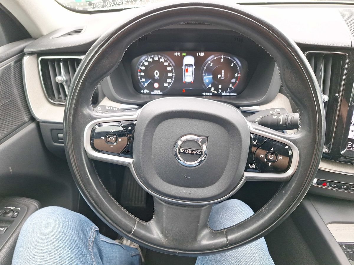Volvo XC60 B4 AWD INSCRIPTION LEDER AHK H/K STANDHZG