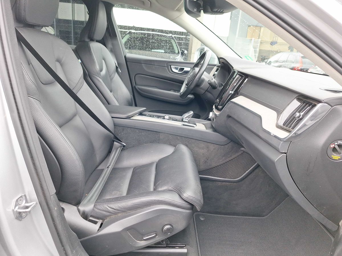 Volvo XC60 B4 AWD INSCRIPTION LEDER AHK H/K STANDHZG