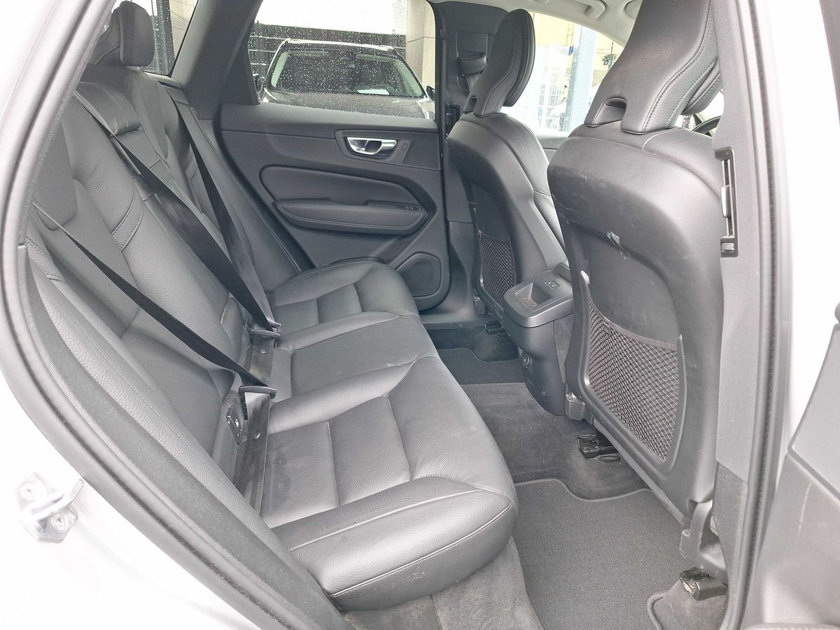 Volvo XC60 B4 AWD INSCRIPTION LEDER AHK H/K STANDHZG
