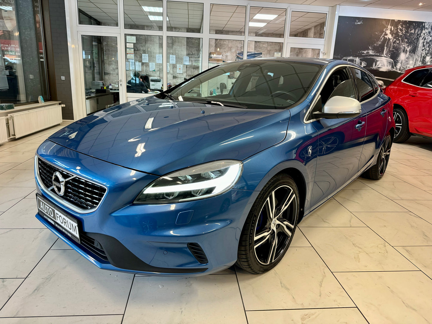 Volvo V40 2.0 D3 R-DESIGN AUT LEDER NAVI LED SHZ CAM