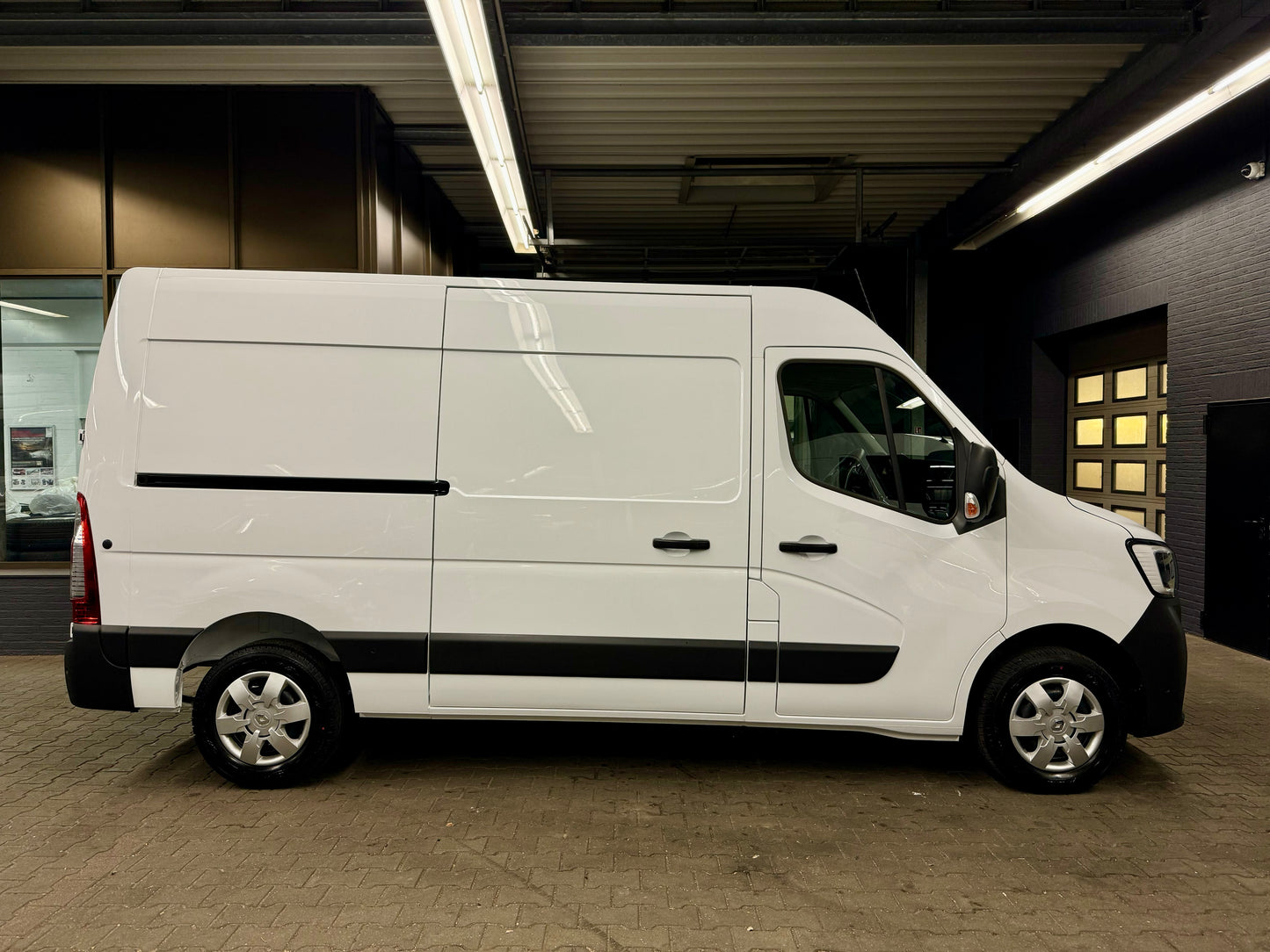 Renault Master 2.3 dCi L2H2 SOFORT NAVI KLIMA KAMERA