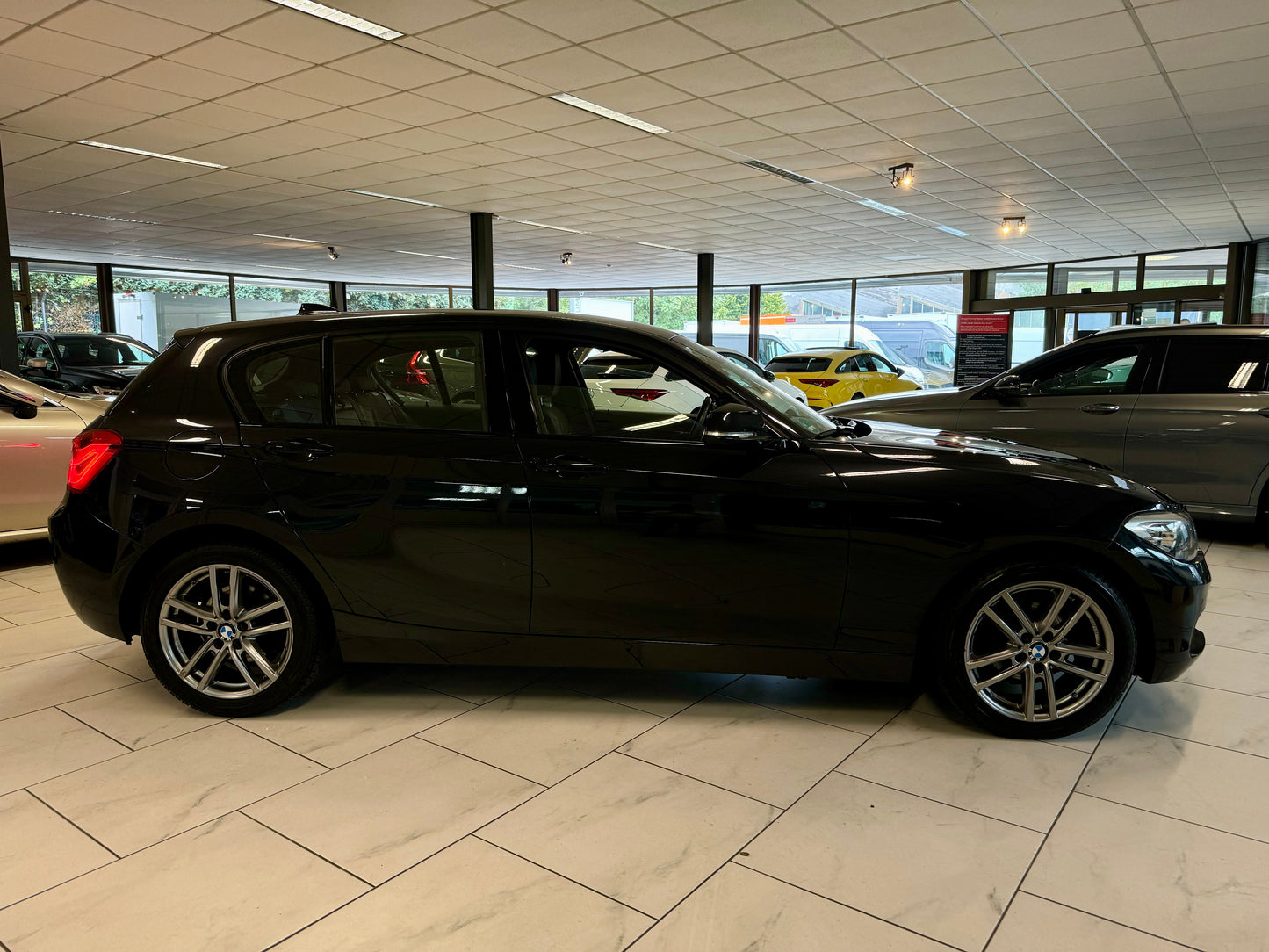 BMW 120d xDrive AUT NAVI LEDER SHZ PDC M-SPORT TEMPOMAT