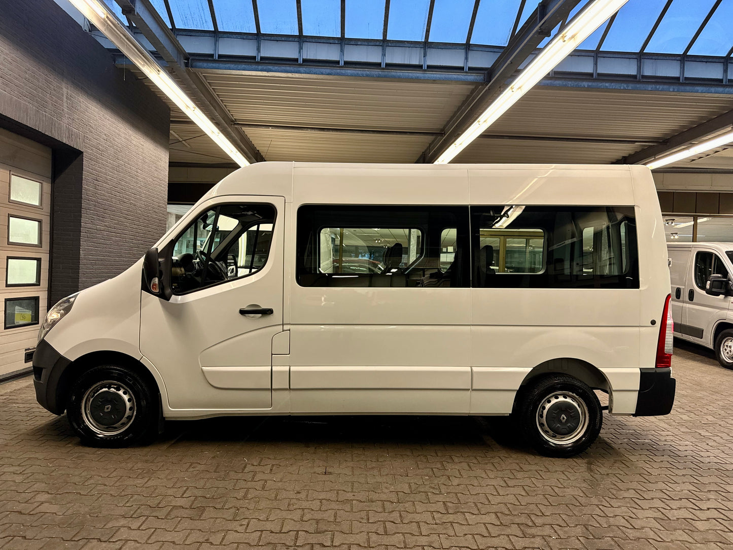 Renault Master 2.3 dCi L2H2 9-SITZE KLIMA 3,3t BLUETOOTH