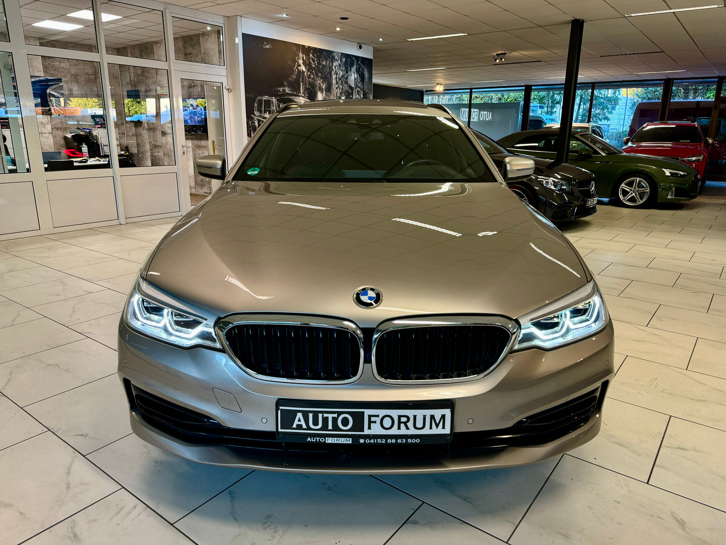 BMW 530 i xDrive SPORT LEDER AHK PANO CAM HARMAN LED