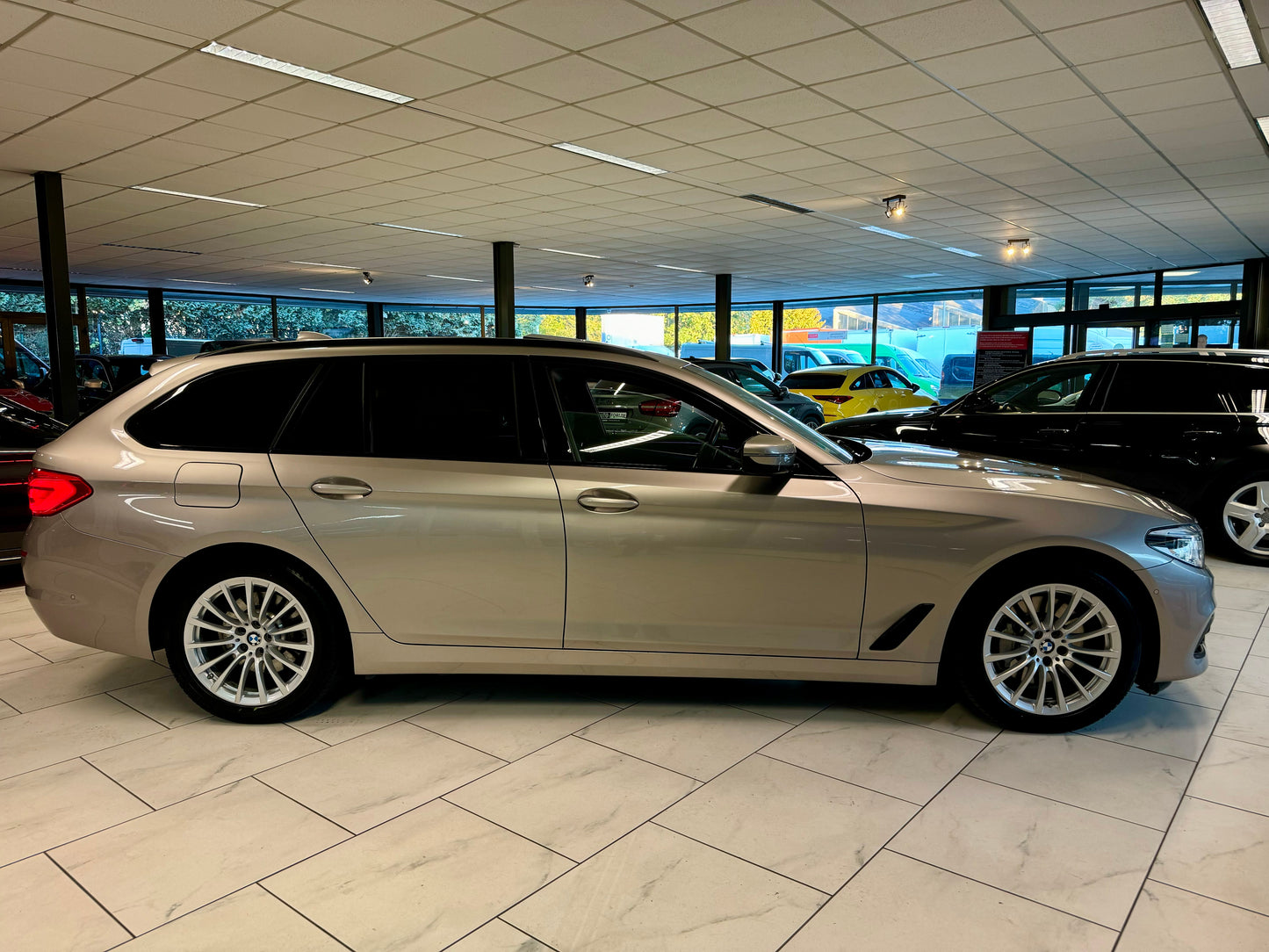 BMW 530 i xDrive SPORT LEDER AHK PANO CAM HARMAN LED