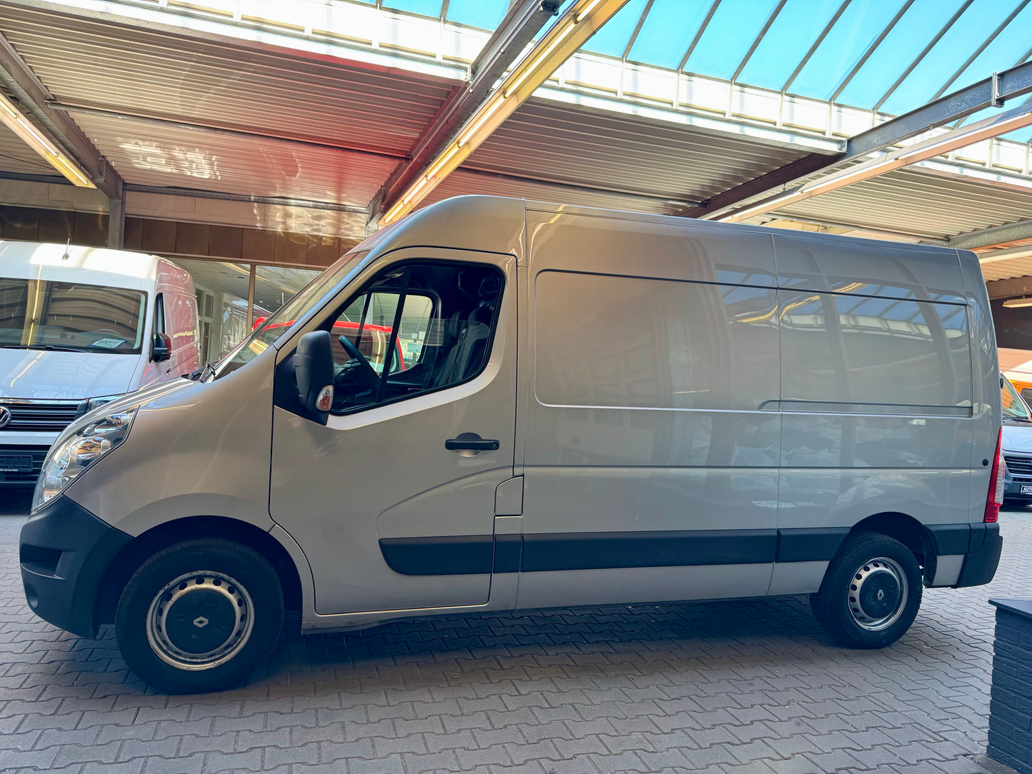 Renault Master 2.3 dCi L2H2 3STZ KLIMA REGALE WÜRTH CAM