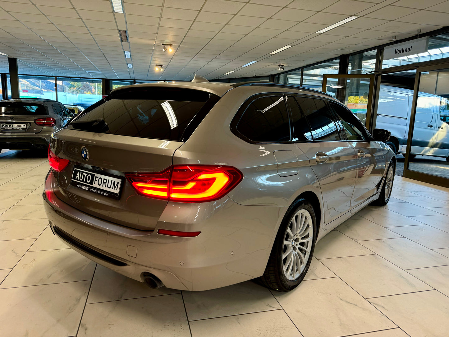 BMW 530 i xDrive SPORT LEDER AHK PANO CAM HARMAN LED