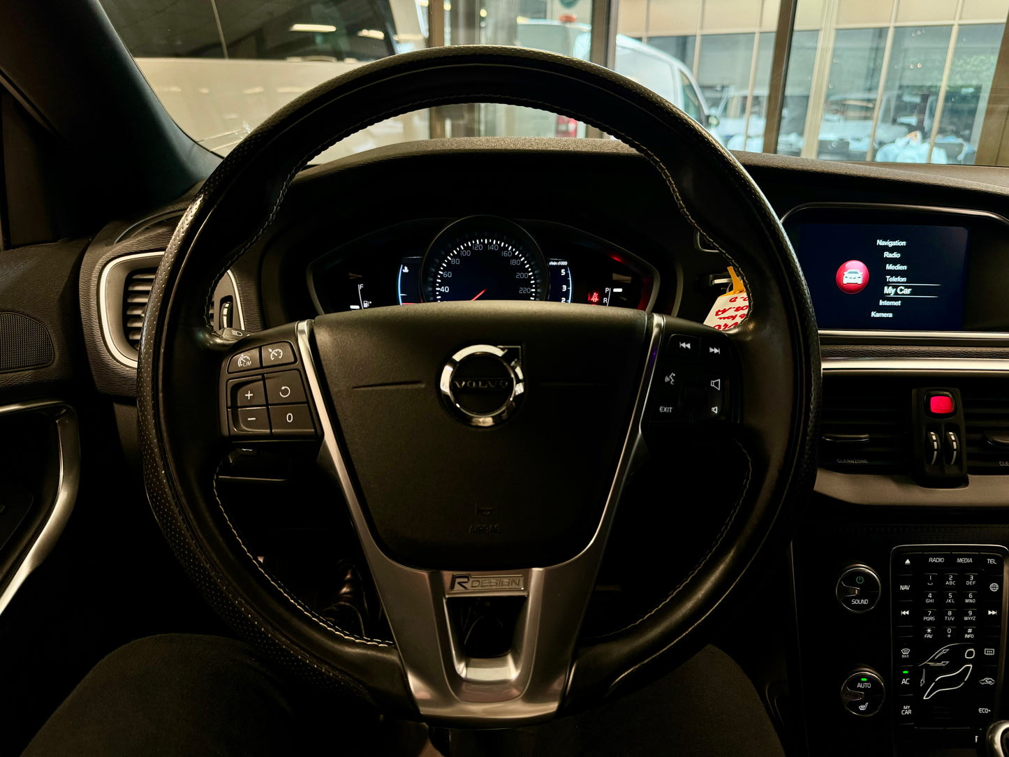 Volvo V40 2.0 D3 R-DESIGN AUT LEDER NAVI LED SHZ CAM