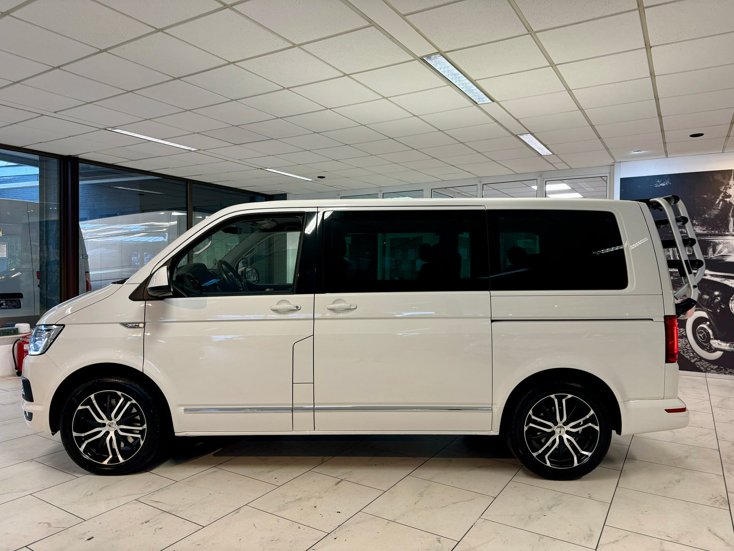 Volkswagen T6 Multivan 2.0 TDI GENERATION SIX 2xTÜR LED ACC