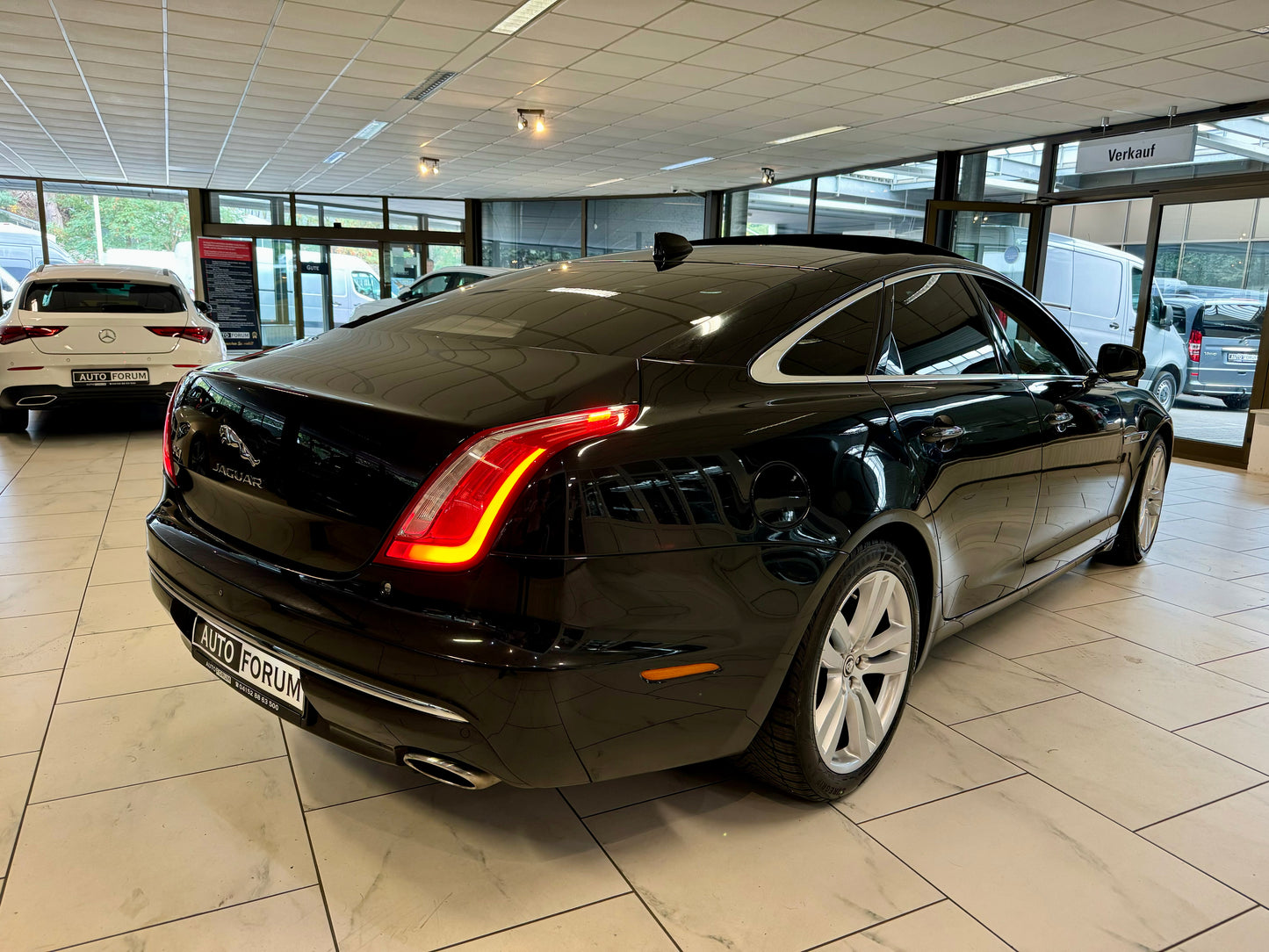 Jaguar XJ 3.0 D PREMIUM LUXURY PANORAMA MERIDIAN ACC