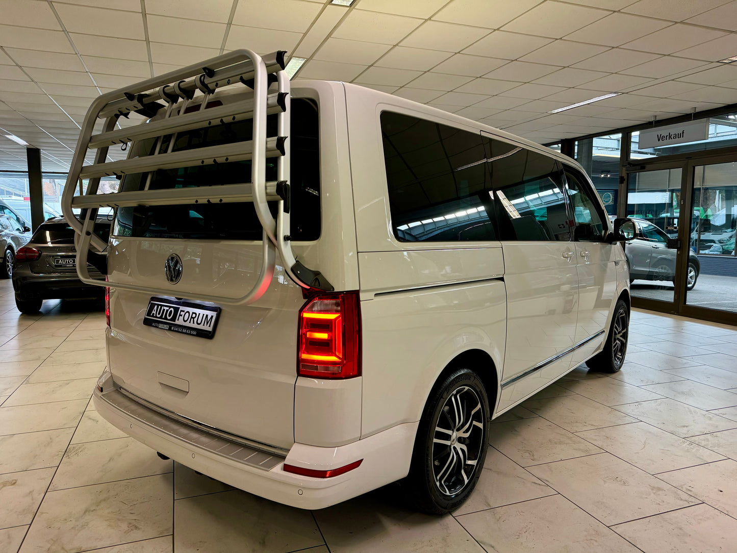 Volkswagen T6 Multivan 2.0 TDI GENERATION SIX 2xTÜR LED ACC